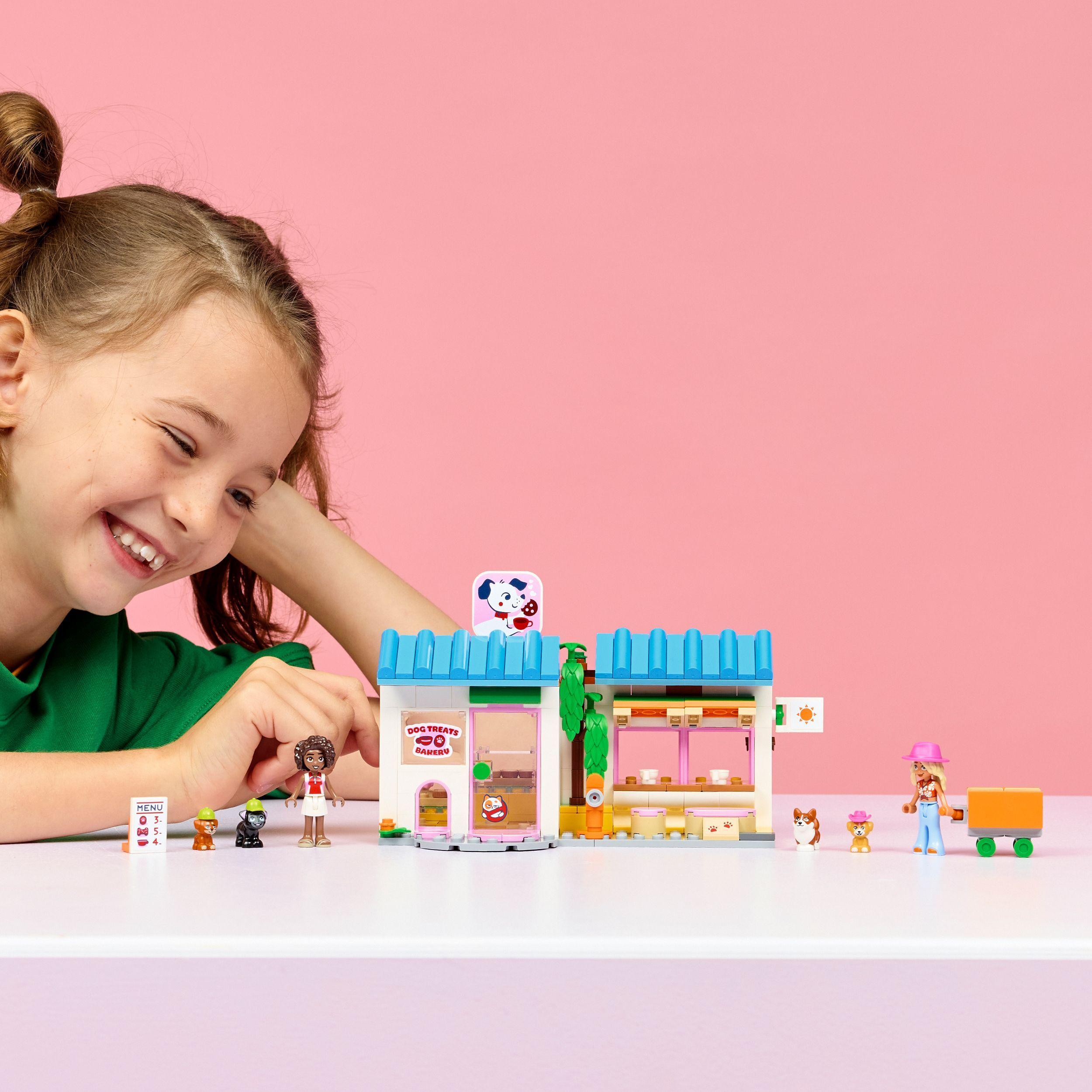 Voir la diapositive 7 : LEGO Friends 42677 La Boutique de Friandises pour Chiens - Jeu de Construction dès 6 ans