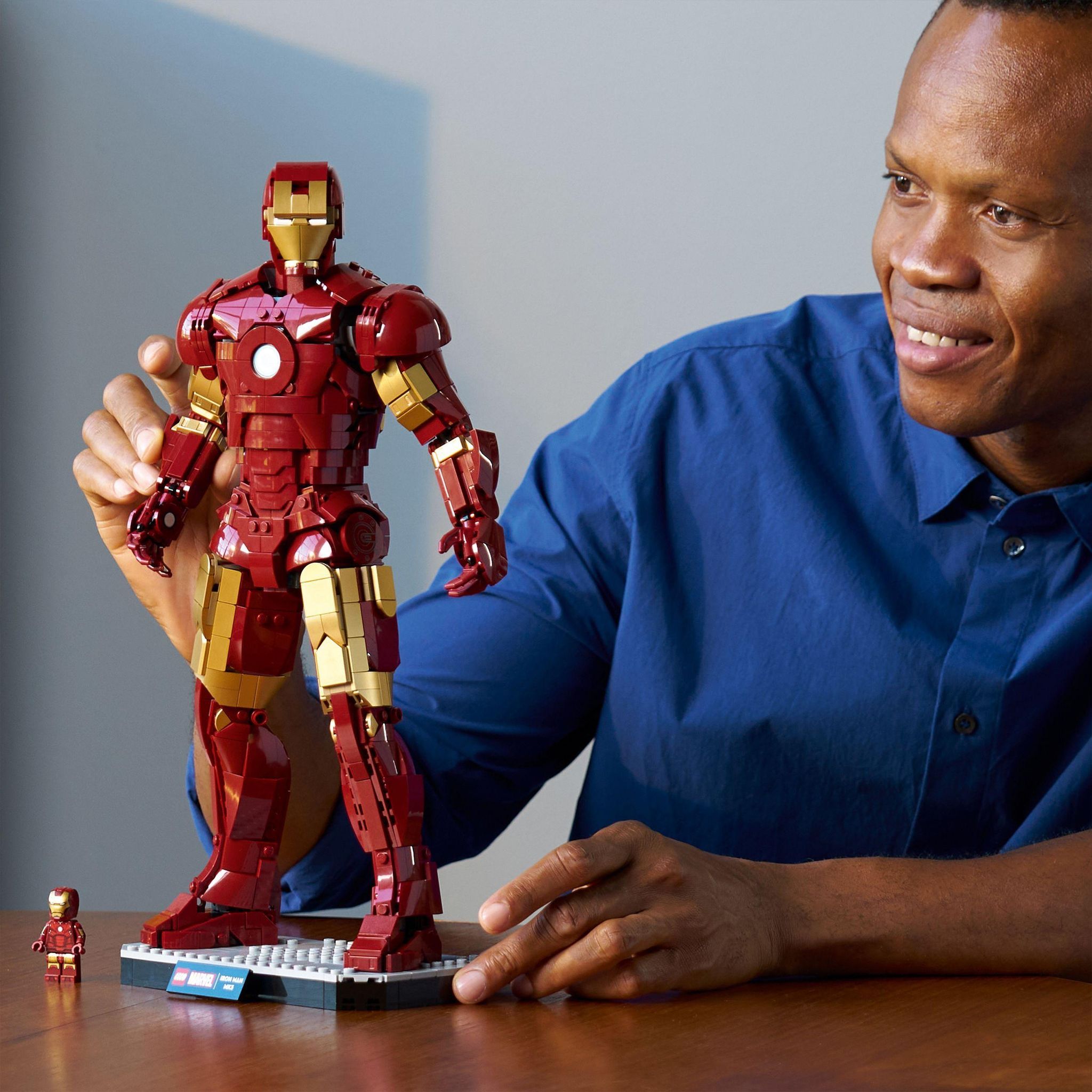 Voir la diapositive 7 : LEGO Marvel 76344 - Iron Man Mark 3 Édition Collector