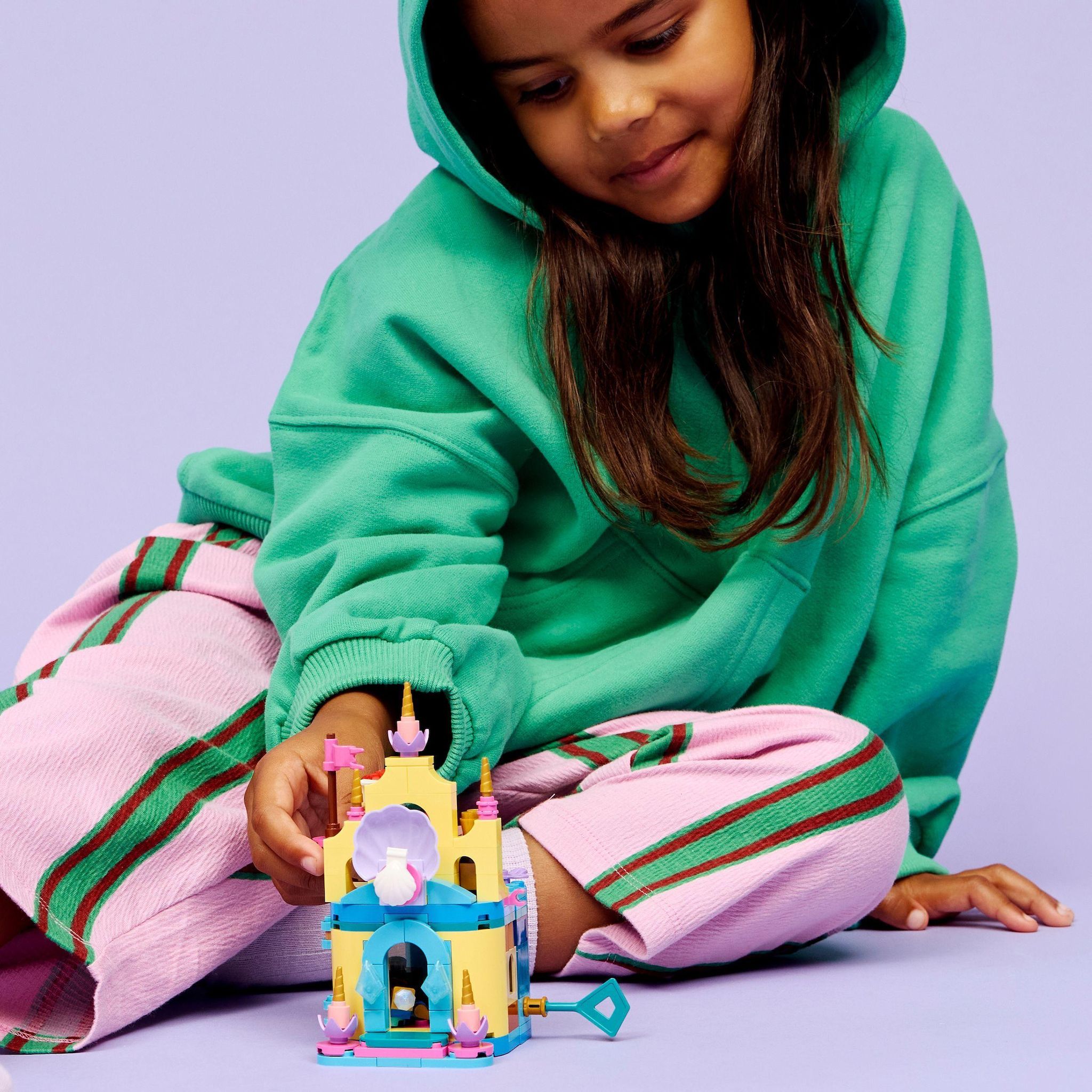 Voir la diapositive 7 : LEGO Disney 43285 - Le Palais Magique d’Ariel Miniature