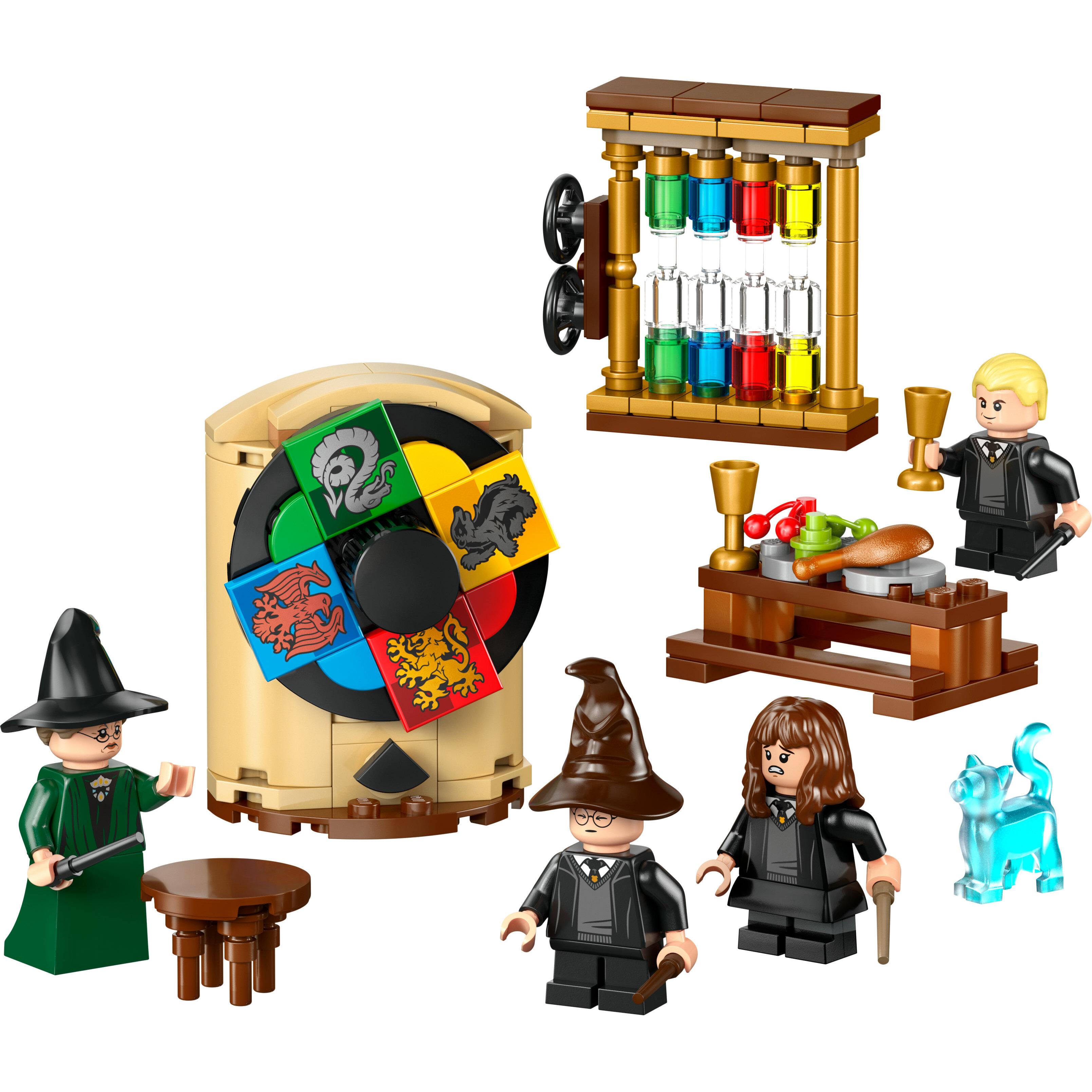 Voir la diapositive 2 : LEGO Harry Potter 76460 - Le Château de Poudlard : la Cérémonie du Choixpeau Magique