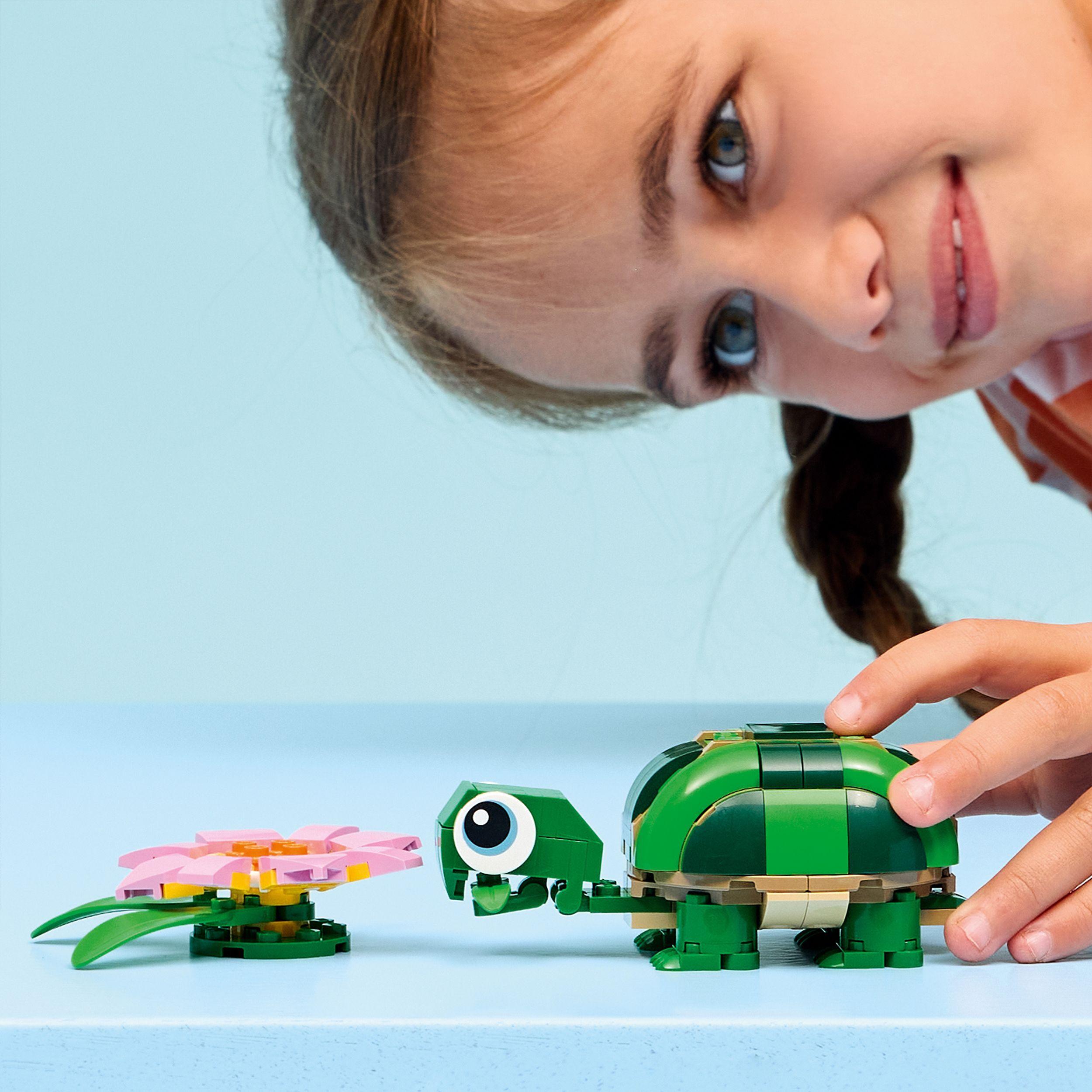 Voir la diapositive 7 : LEGO Creator 3-en-1 31377 La Tortue et la Fleur de Nénuphar - Jouet de Construction 7 ans
