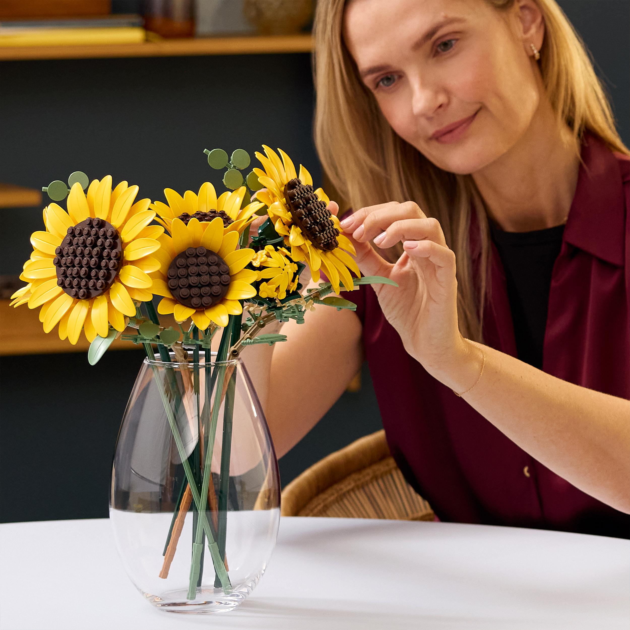 Voir la diapositive 7 : LEGO Botanicals 11502 Le Bouquet de Tournesols - Set de Fleurs Artificielles pour Adulte