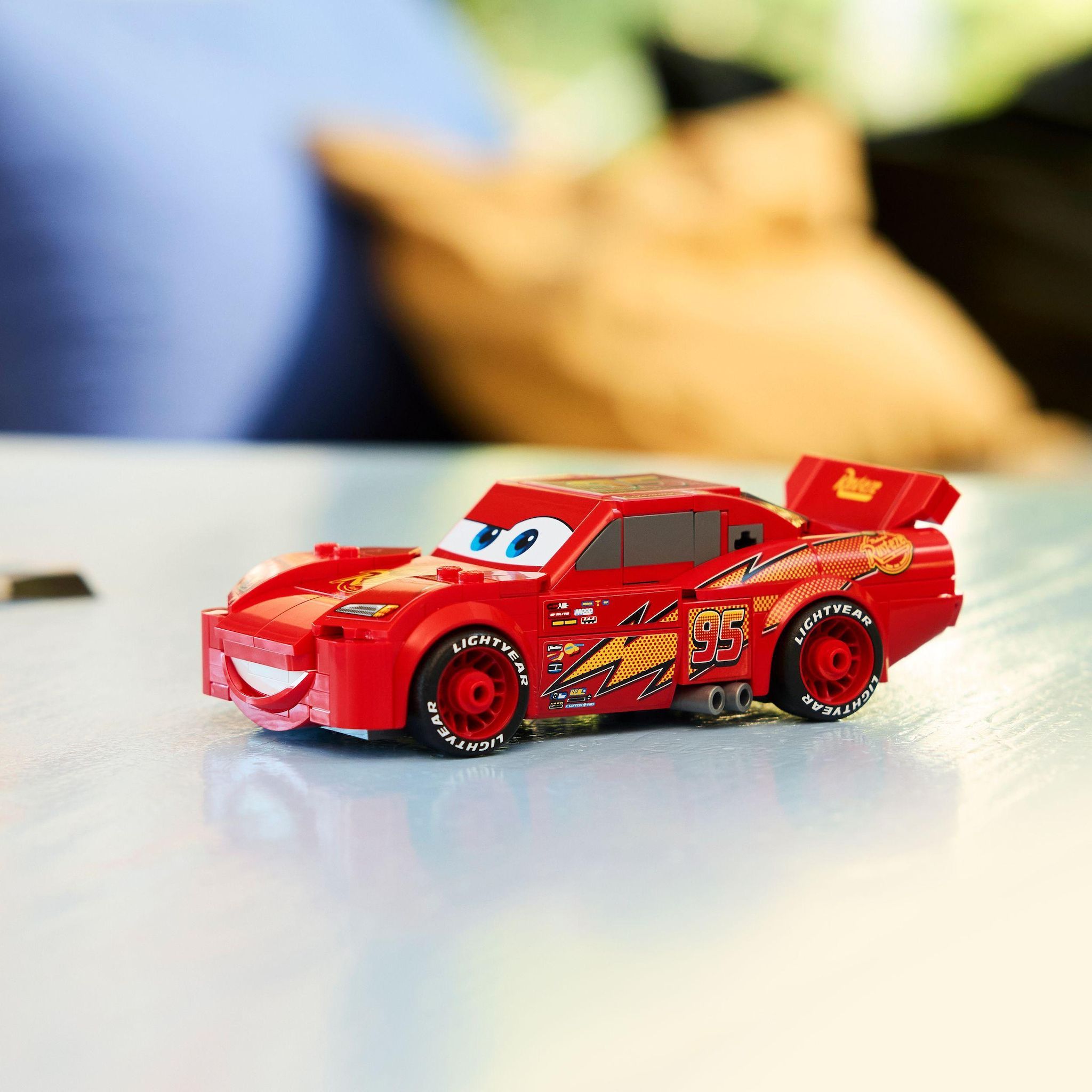Voir la diapositive 6 : LEGO Speed Champion 77255 - Flash McQueen