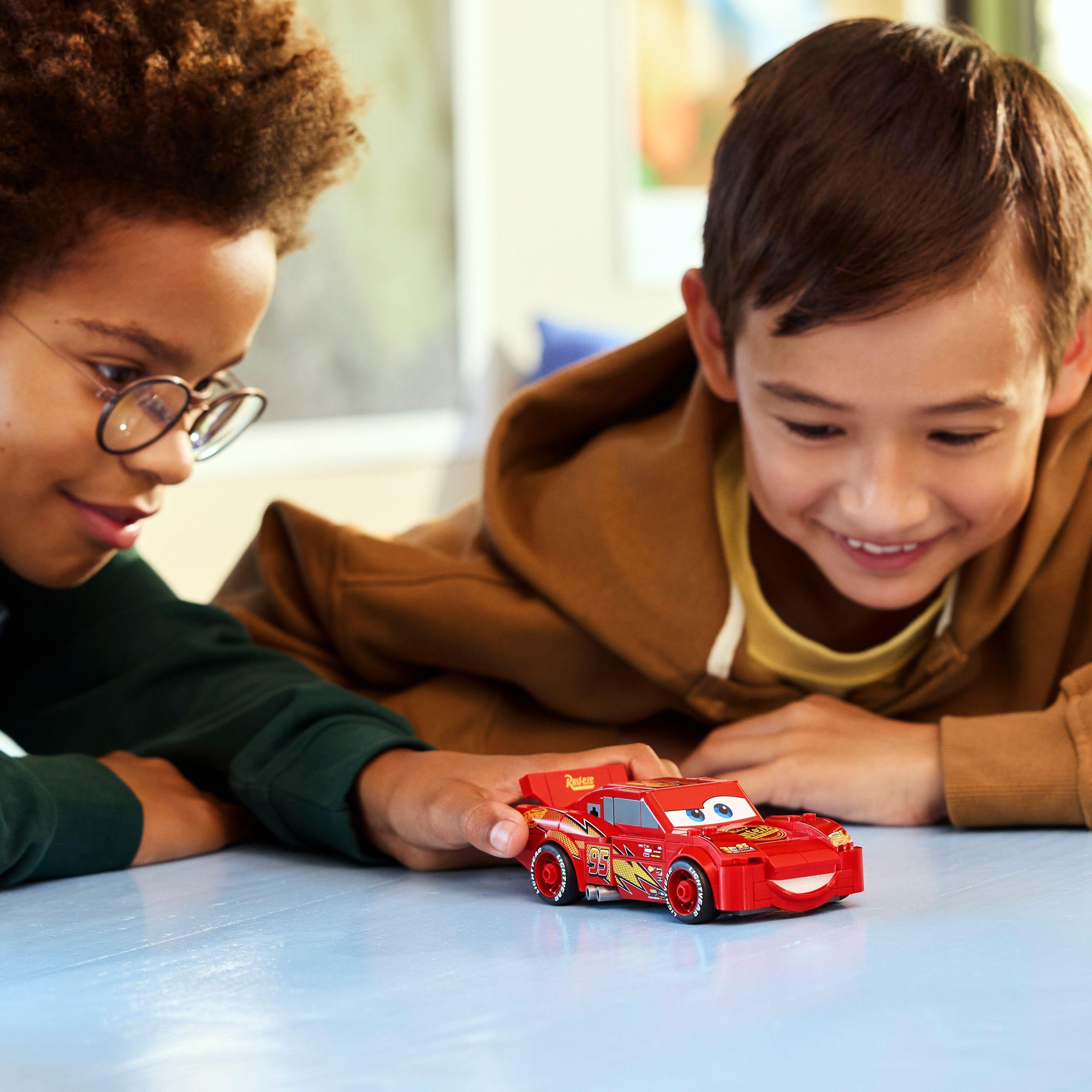 Voir la diapositive 7 : LEGO Speed Champion 77255 - Flash McQueen