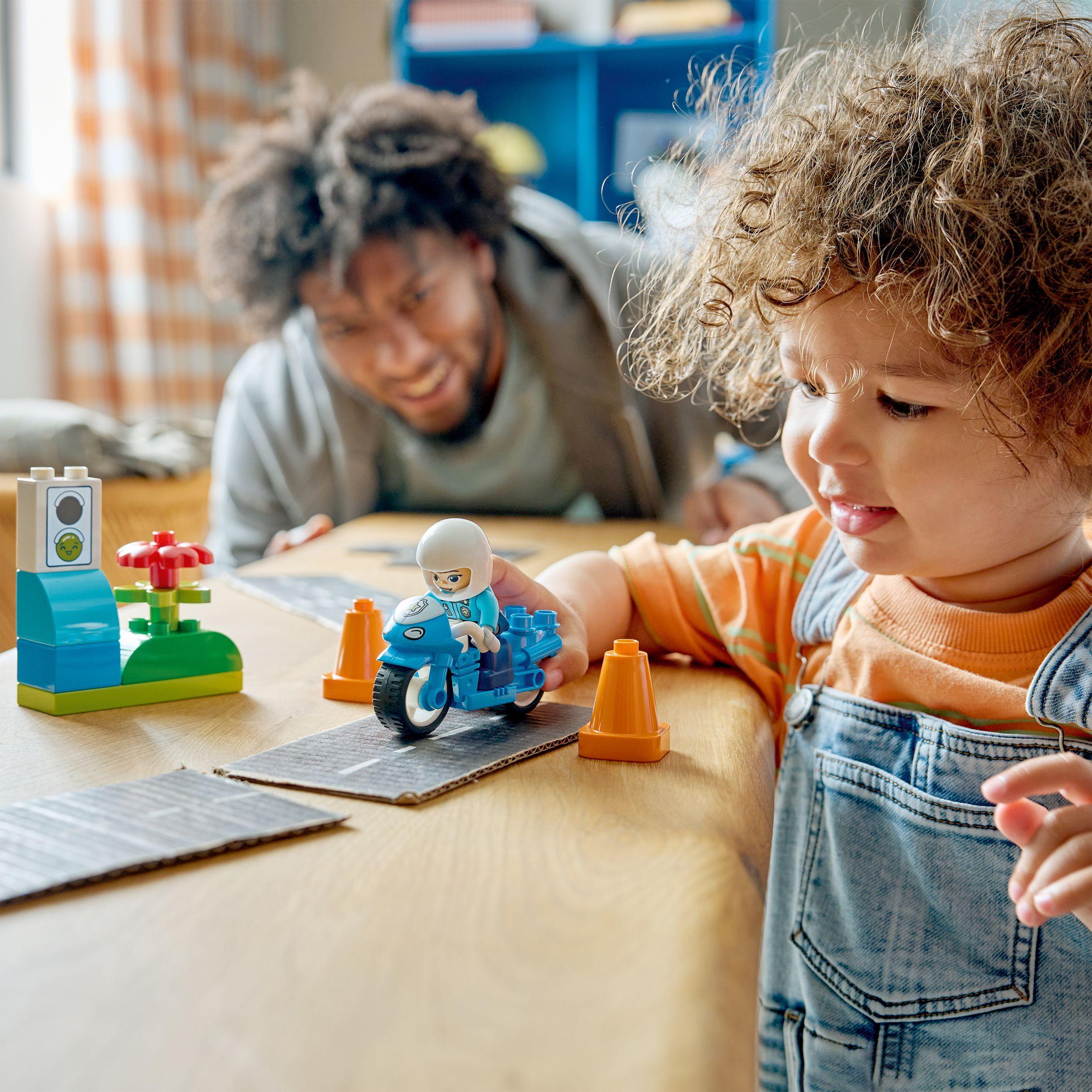 Voir la diapositive 7 : LEGO DUPLO Ma Ville 10471 La Moto de Police Bleue - Jouet pour Garçon ou Fille dès 2 ans