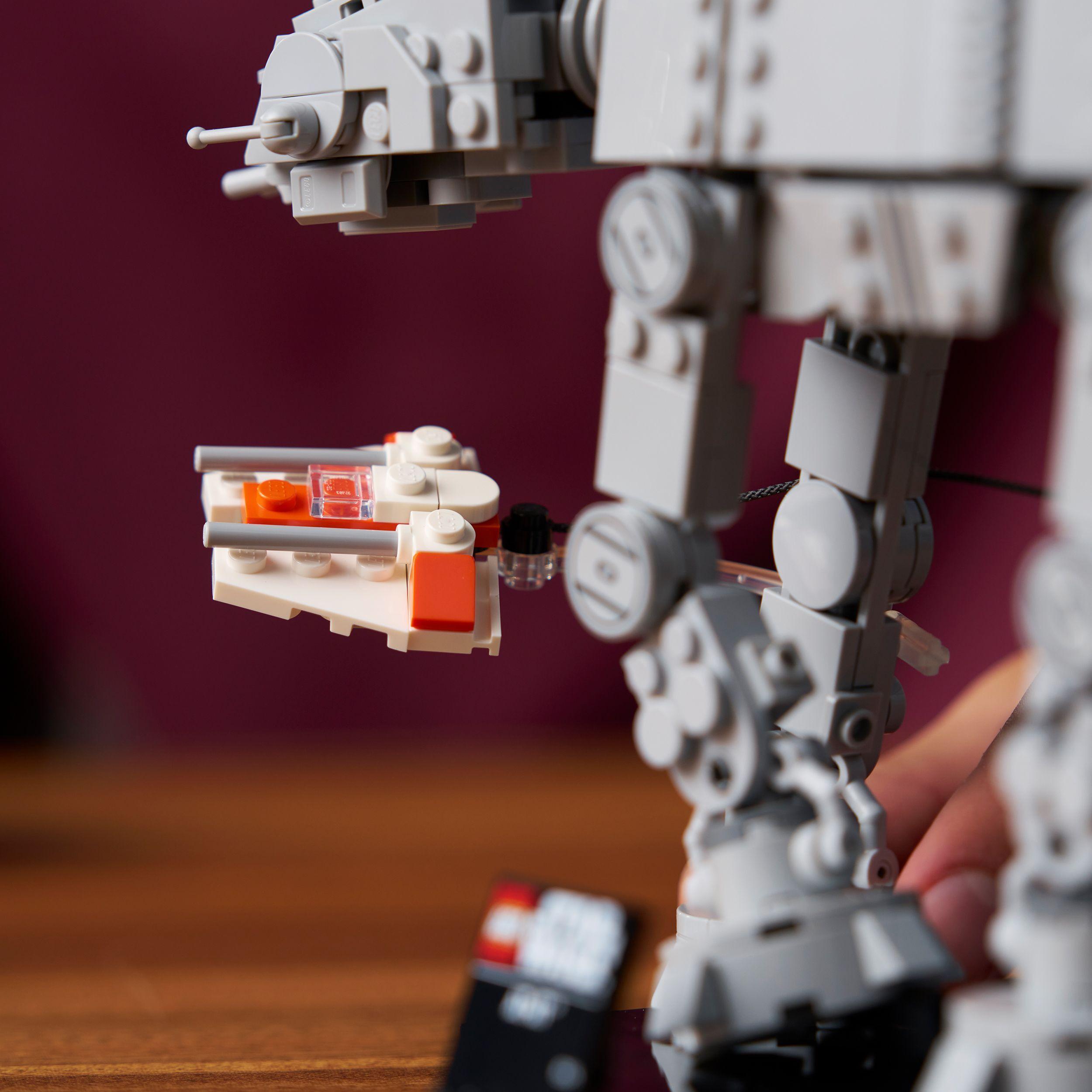 Voir la diapositive 5 : LEGO Star Wars 75440 - AT-AT