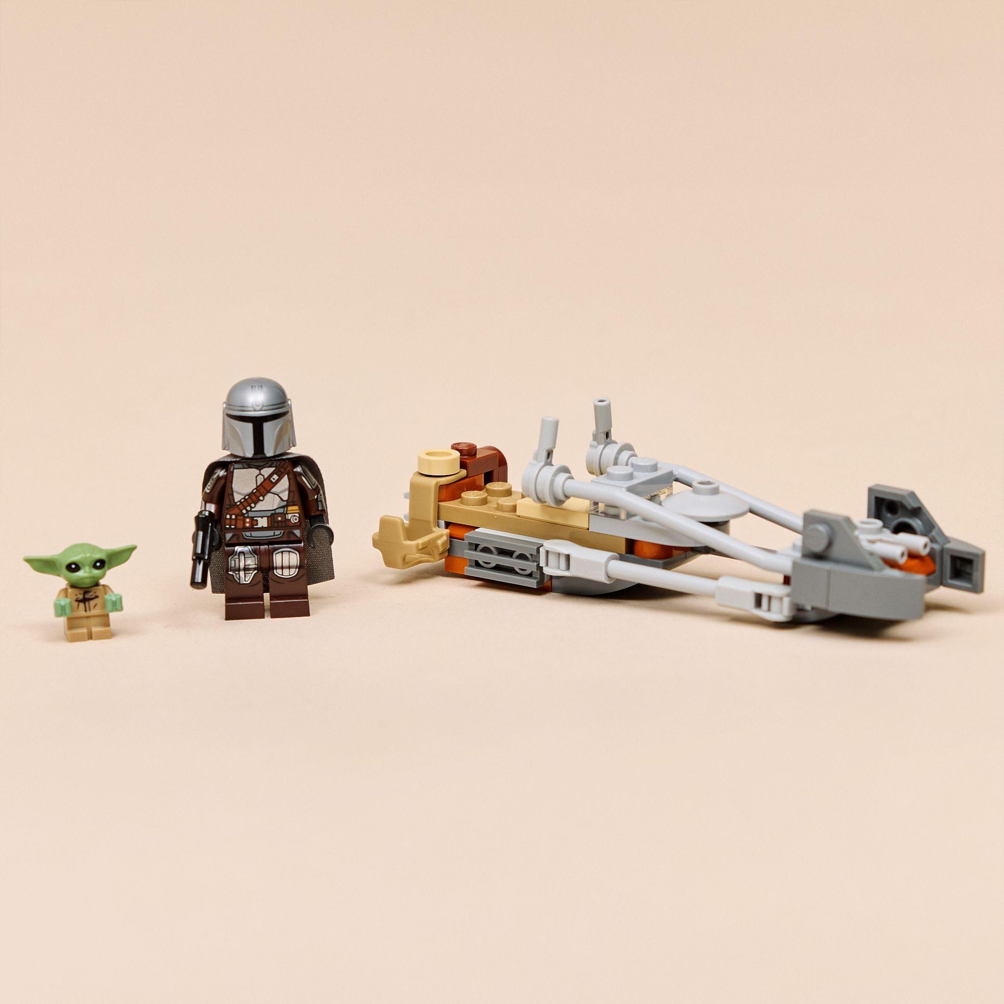 Voir la diapositive 6 : LEGO Star Wars 75436 - Le Speeder Bike du Mandalorien et Grogu
