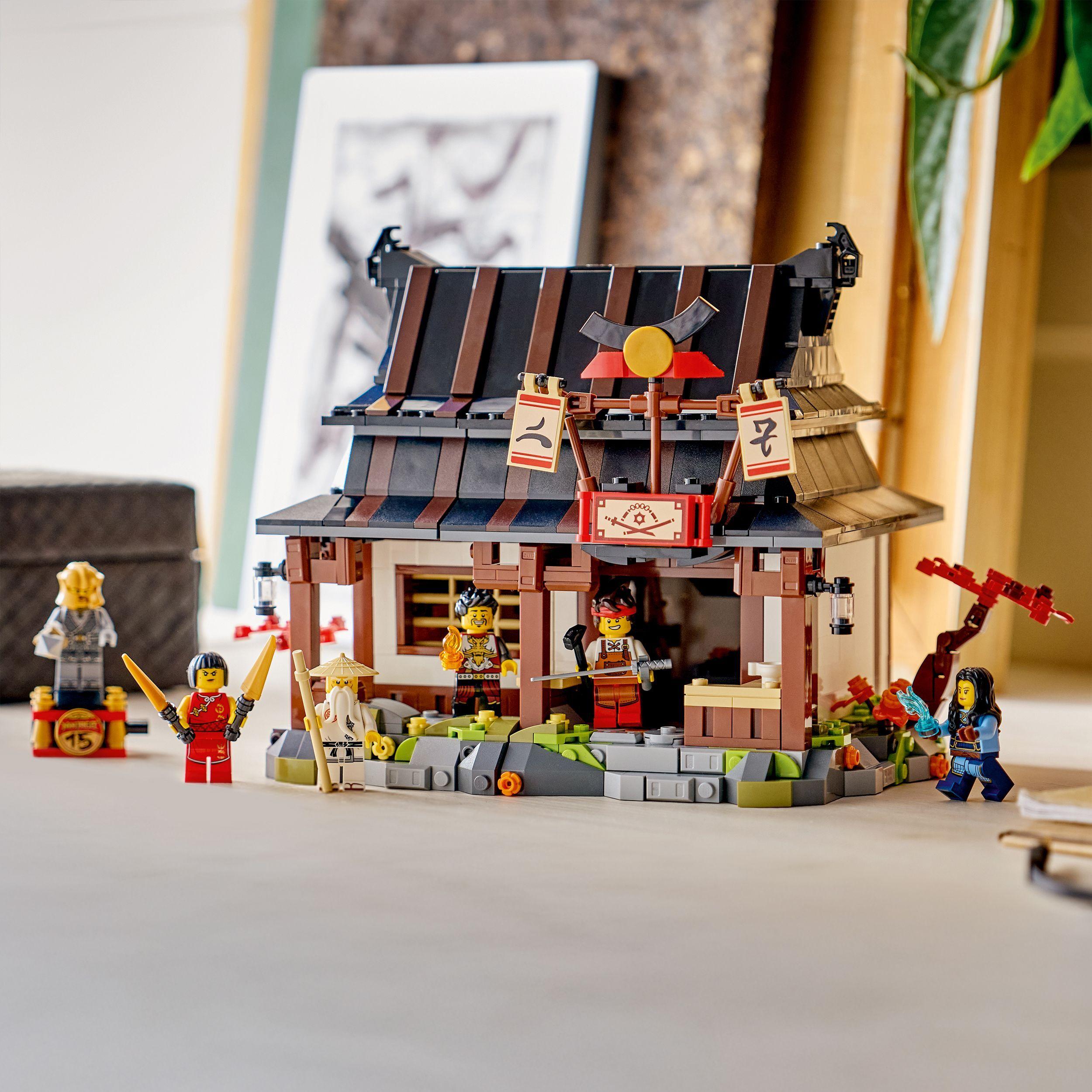 Voir la diapositive 6 : LEGO NINJAGO 71858 15e Anniversaire - La Forge des Quatre Armes - Jeu de Construction Ado