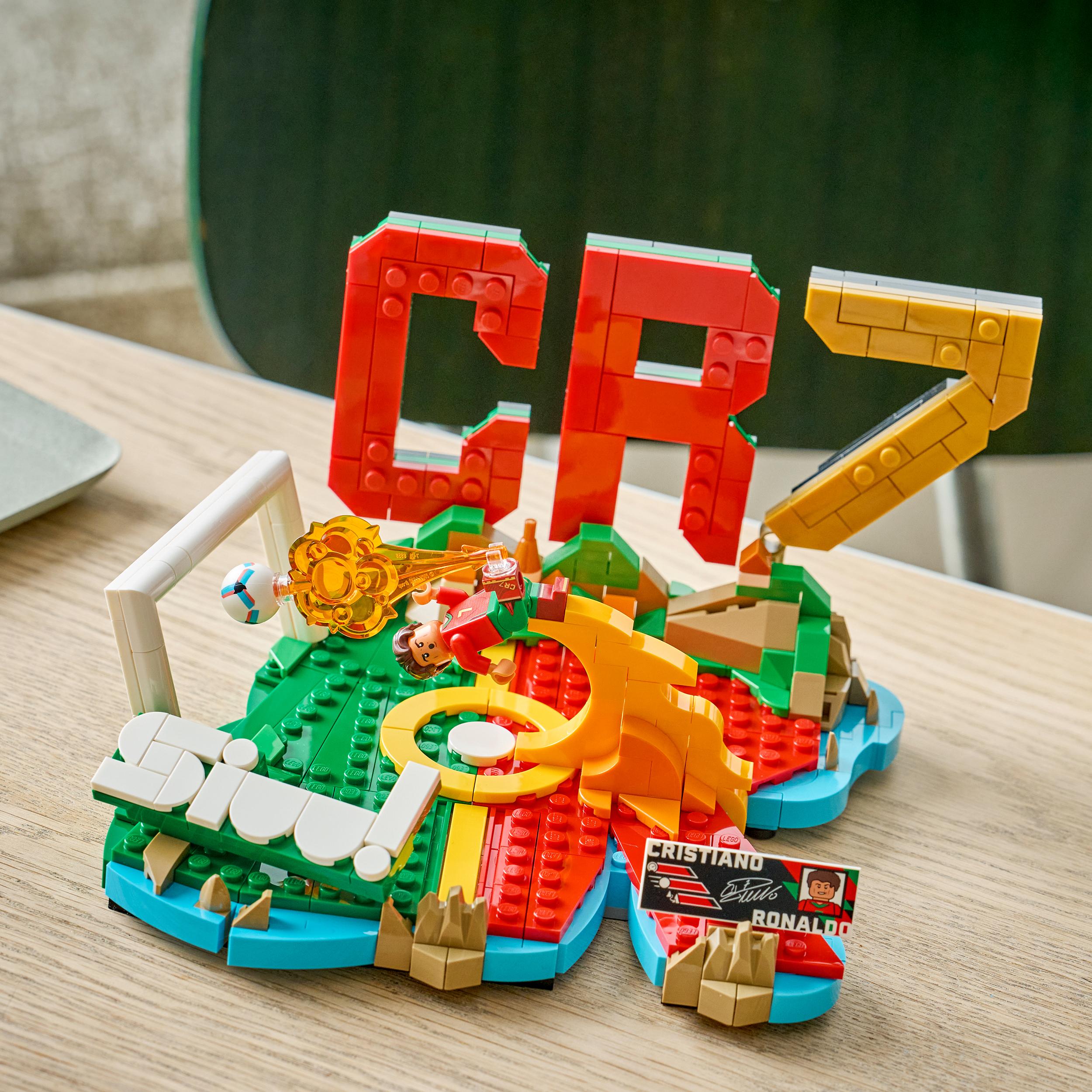 Voir la diapositive 6 : LEGO LEGO Editions 43012 Cristiano Ronaldo – Best Of - Jeu dès 10 ans - Décoration de Chambre