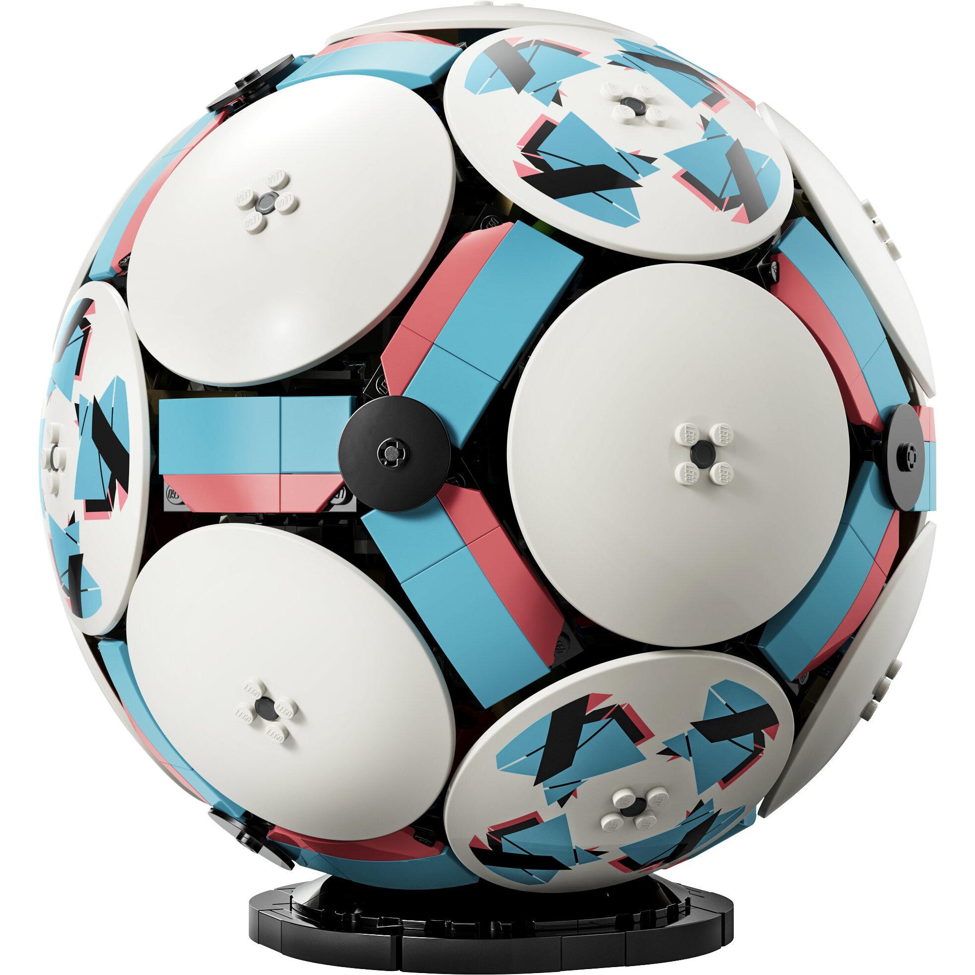 Voir la diapositive 2 : LEGO Editions 43019 Le Ballon de Foot - Jouet de Construction dès 10 ans - Cadeau Sportif