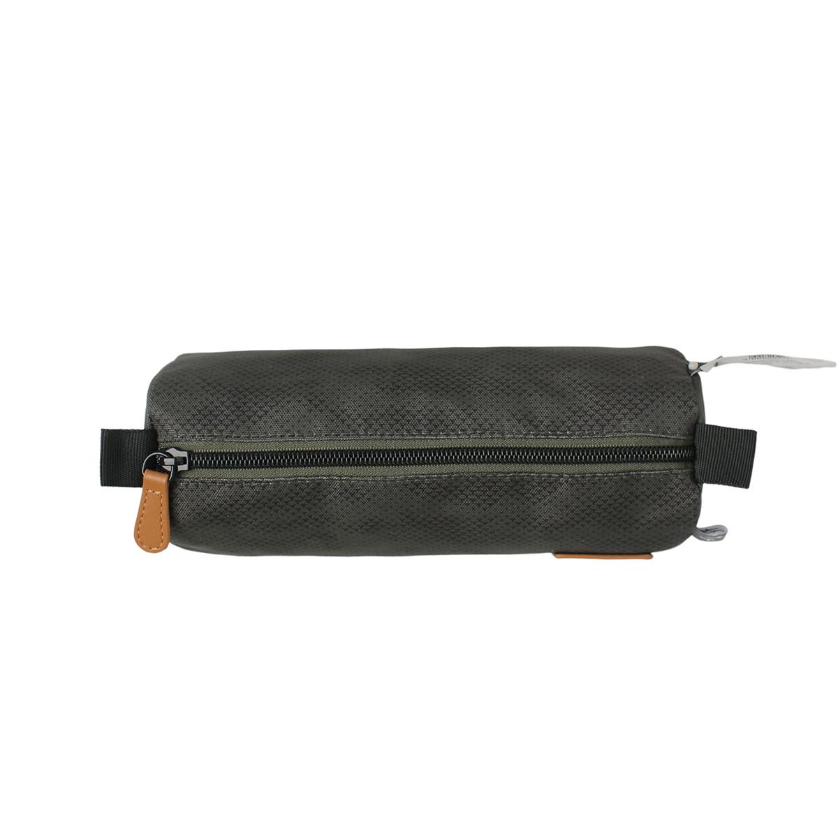 Voir la diapositive 3 : AUCHAN Trousse 1 compartiment triangle Camouflage