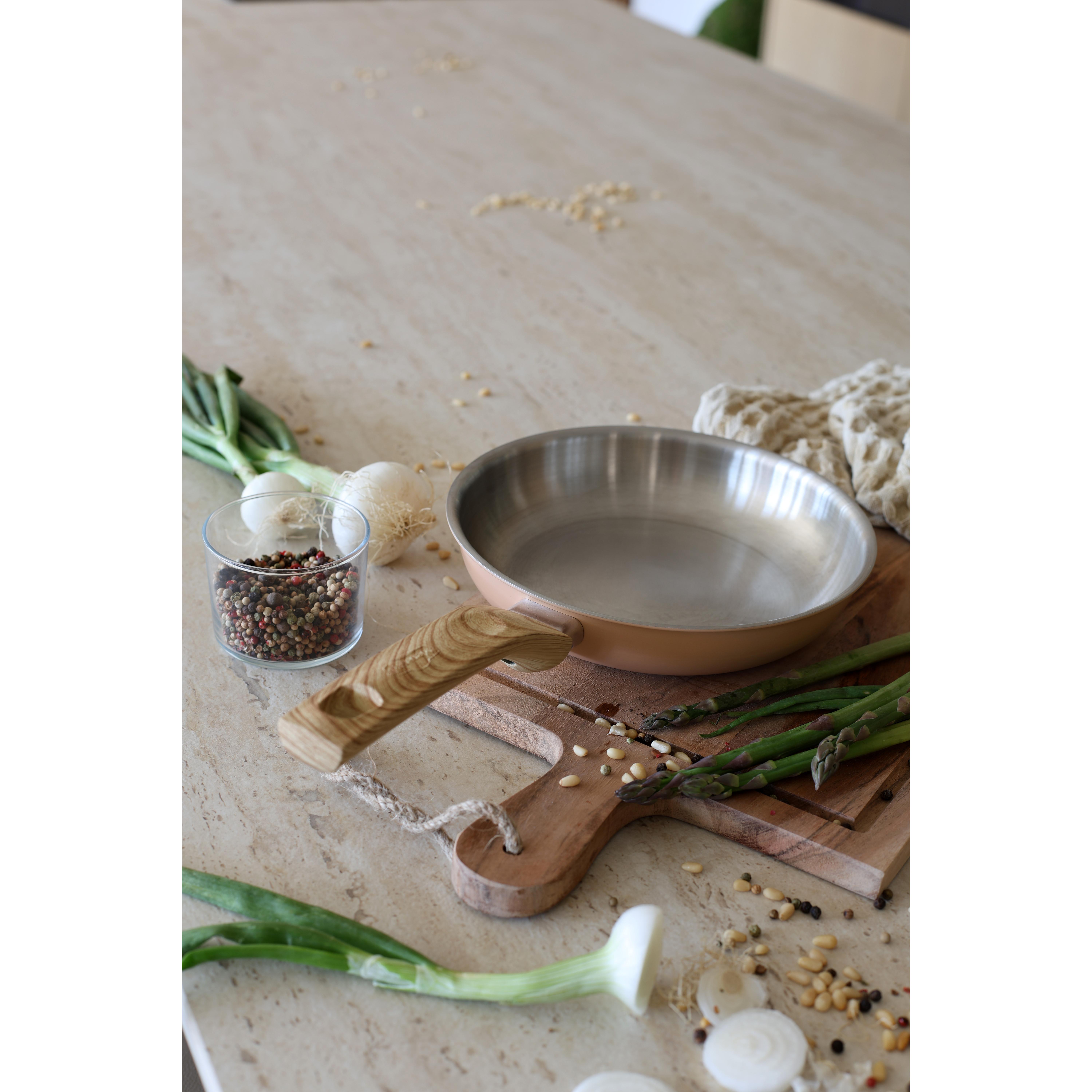 Voir la diapositive 7 : LEBRUN Poêle 24cm en aluminium et inox menastyl