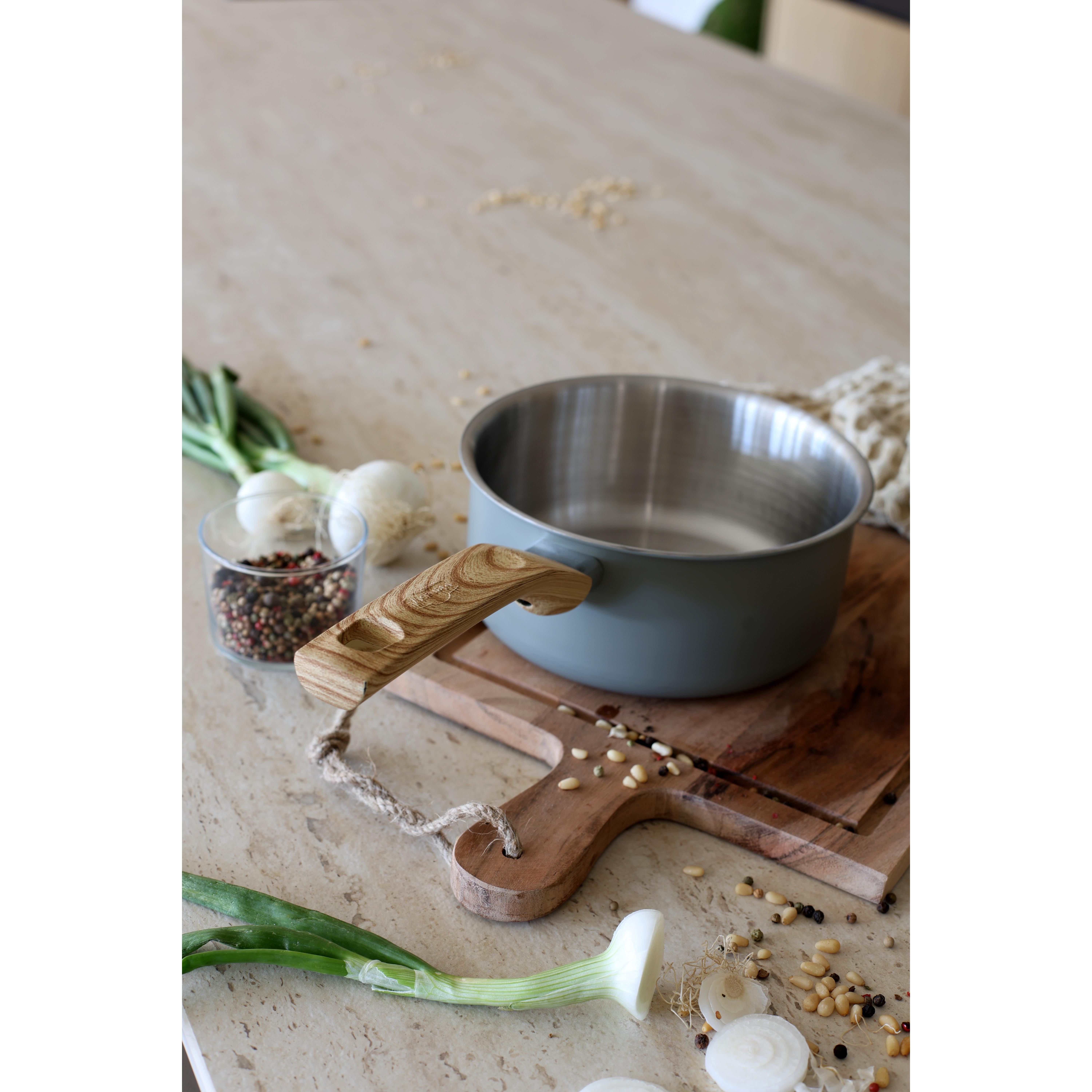Voir la diapositive 12 : LEBRUN Casserole 18cm en aluminium et inox menastyl