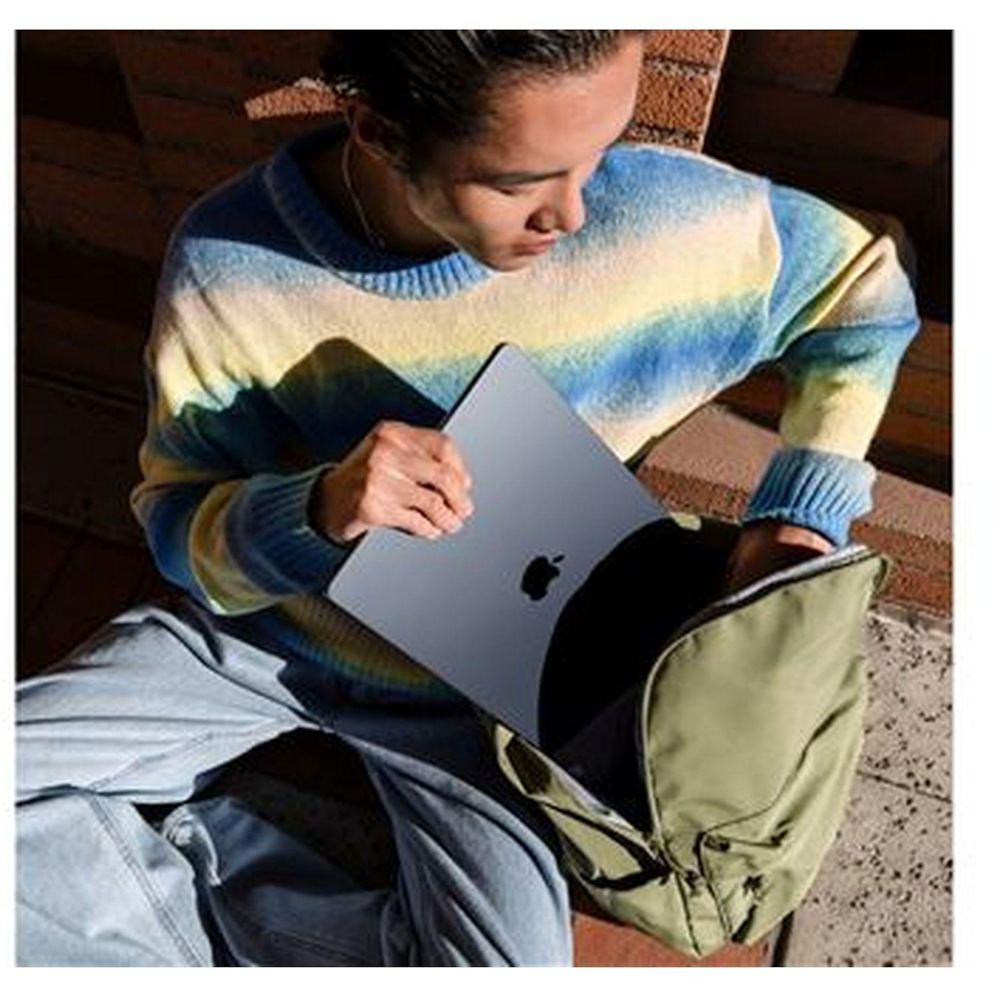 Voir la diapositive 8 : APPLE MacBook Air 15" 256 Go SSD 16 Go RAM Puce M3 CPU 8 Cœurs GPU 10 Cœurs - Gris sidéral