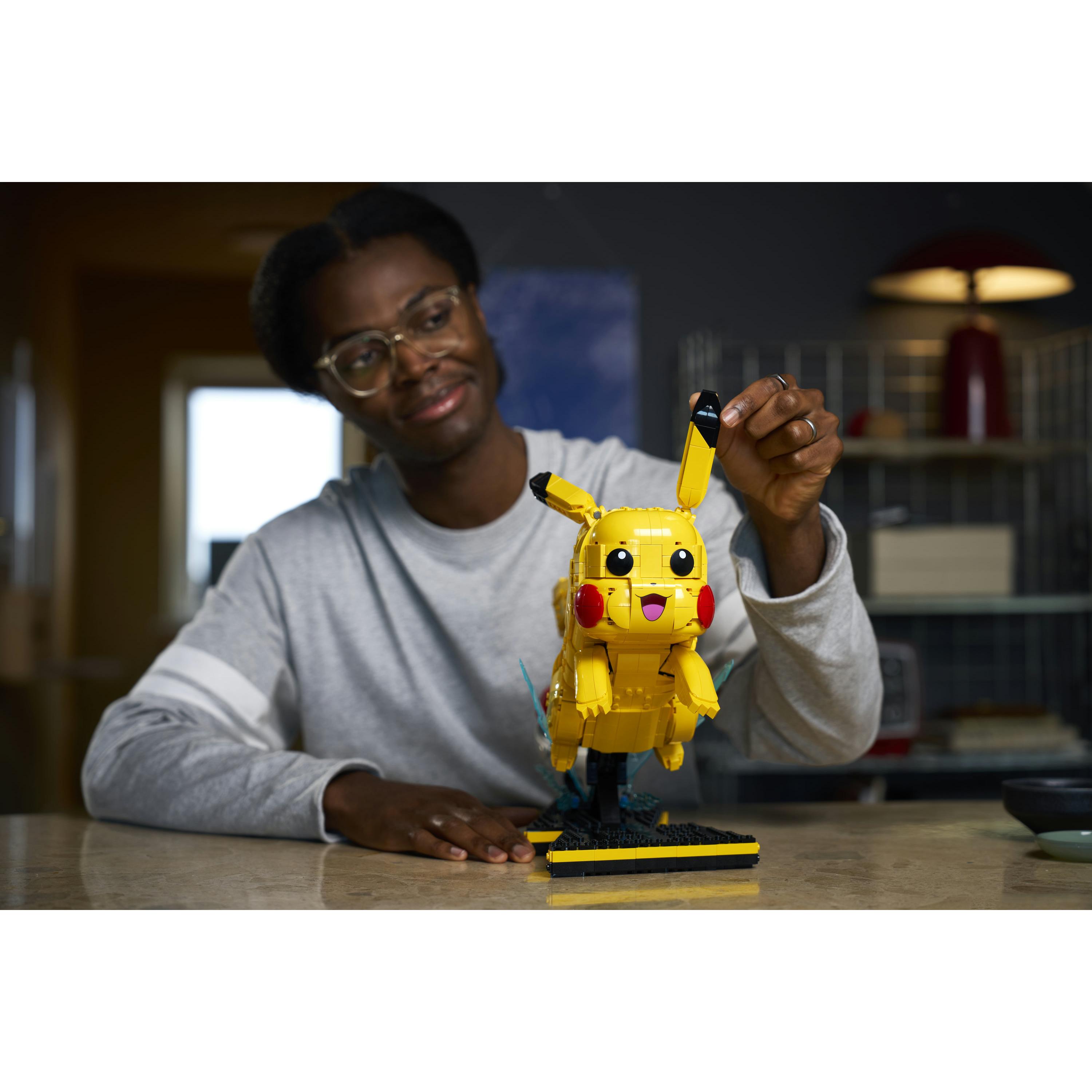 Voir la diapositive 12 : LEGO LEGO Pokémon 72152 Pikachu et Poké Ball - Set Collector pour Adulte - Idée Cadeau Gaming