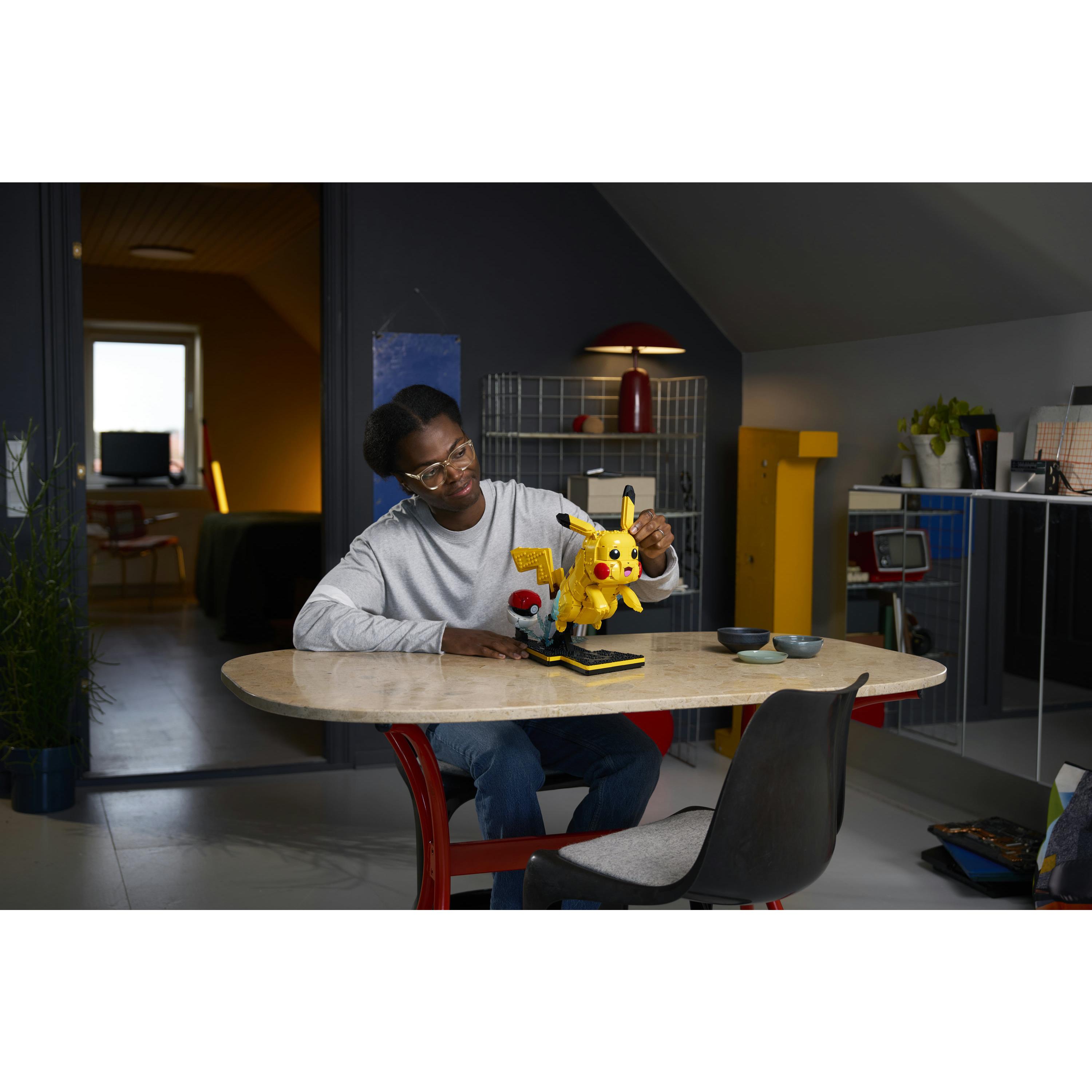 Voir la diapositive 13 : LEGO LEGO Pokémon 72152 Pikachu et Poké Ball - Set Collector pour Adulte - Idée Cadeau Gaming