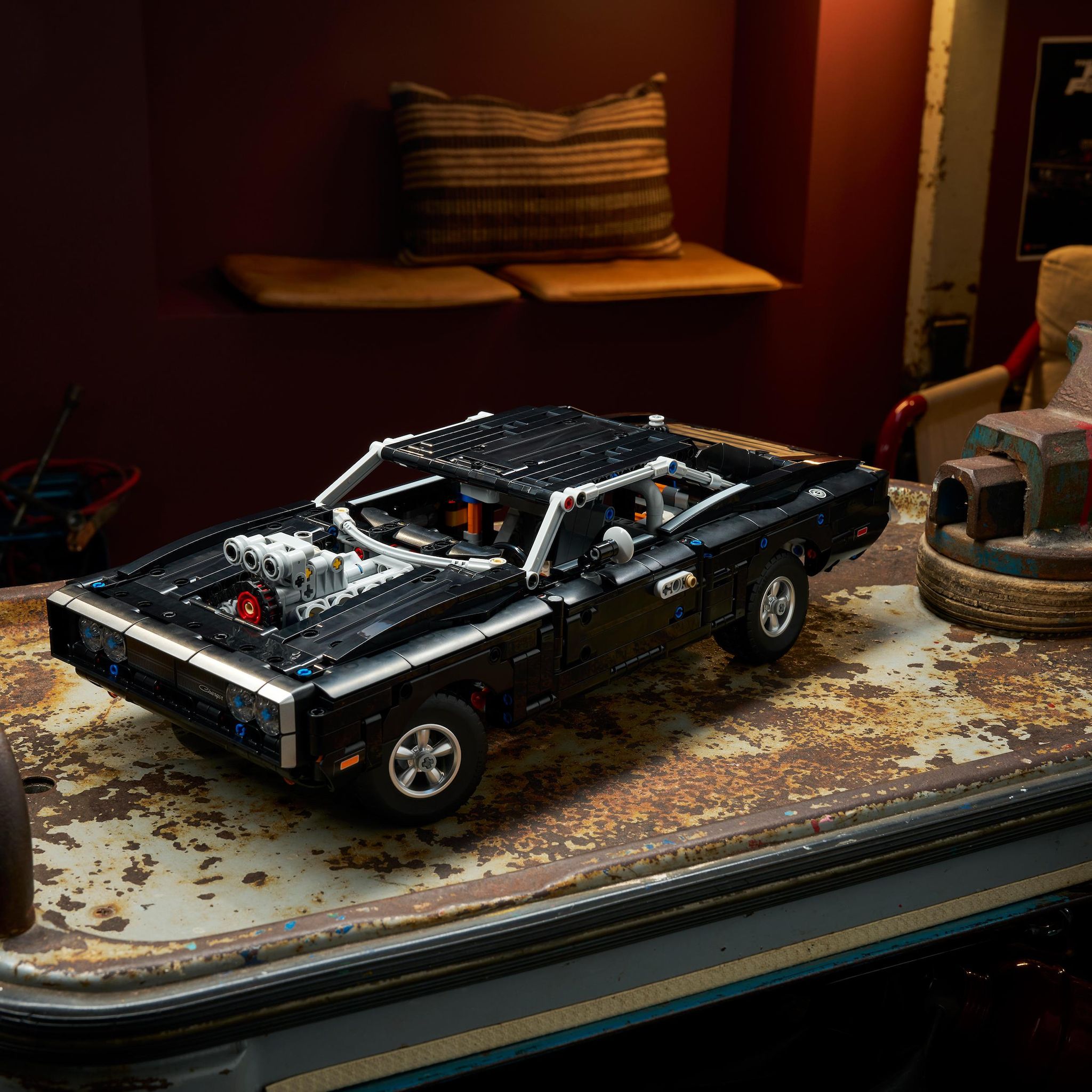 Voir la diapositive 4 : LEGO Technic 42231 - Voiture Dodge Charger R/T The Fast and The Furious