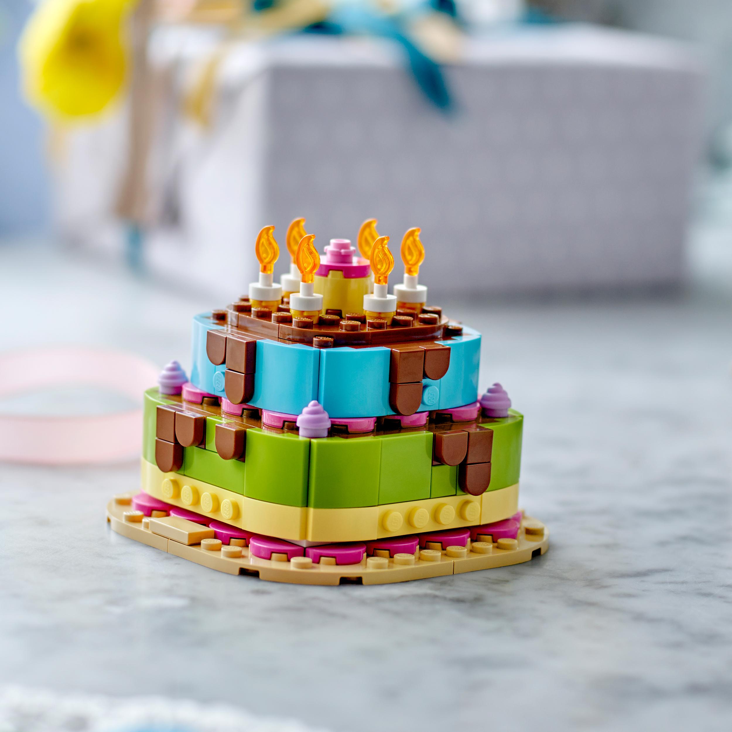Voir la diapositive 6 : LEGO LEGO 40815 Le Gâteau d'Anniversaire - Jeu de Construction dès 7 ans - Décoration de Table