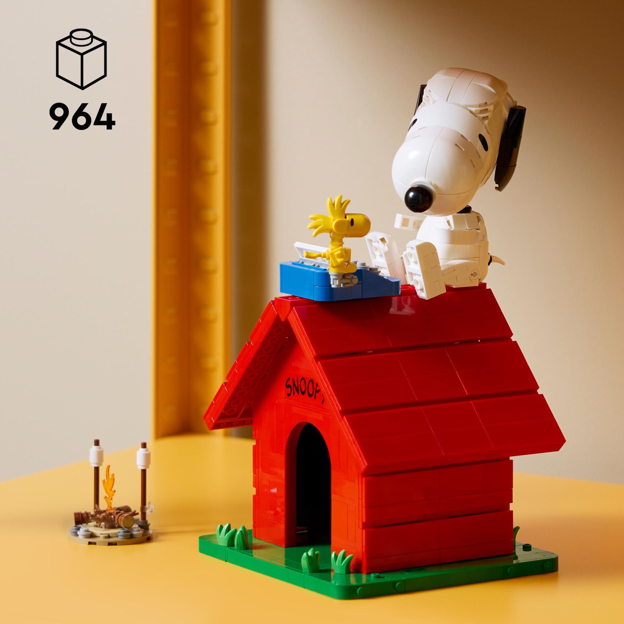 Voir la diapositive 3 : LEGO Ideas 21368 - Peanuts : la niche de Snoopy
