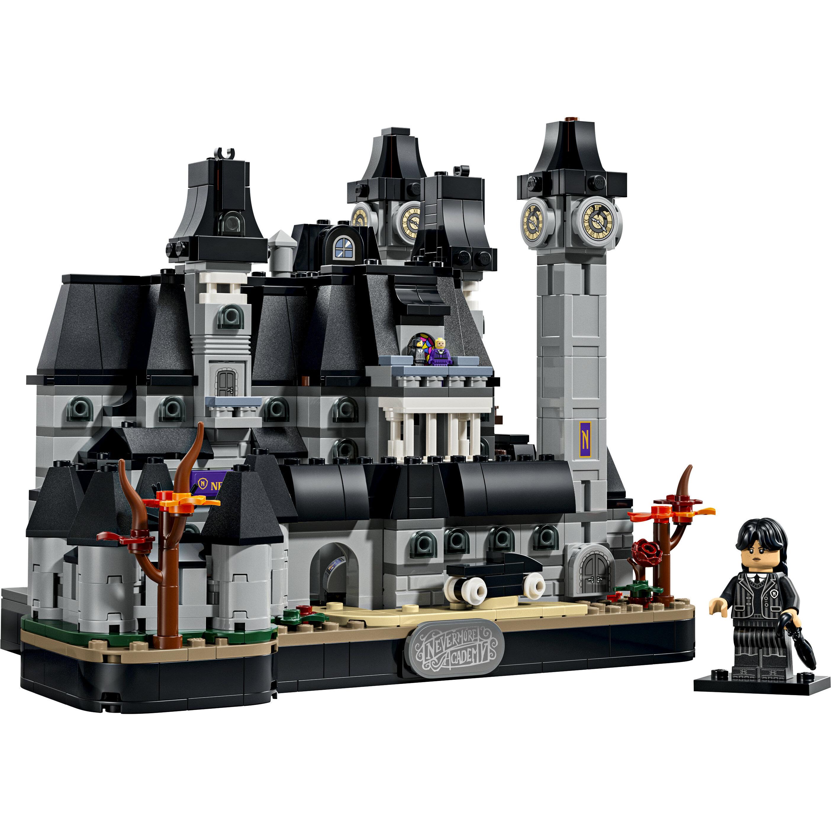 Voir la diapositive 2 : LEGO Mercredi 76788 - L'Académie Nevermore