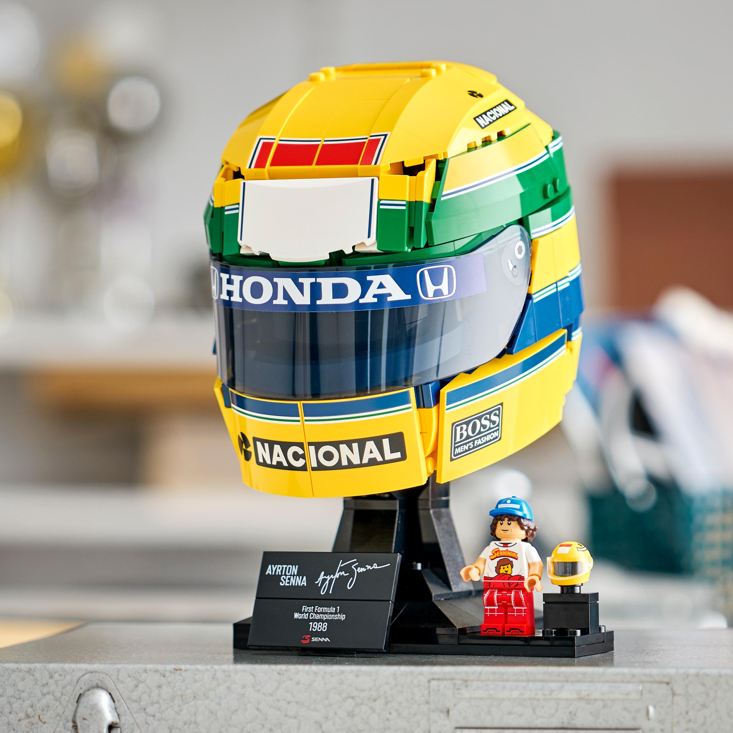 Voir la diapositive 6 : LEGO Edition 43024 - Casque F1 Ayrton SENNA