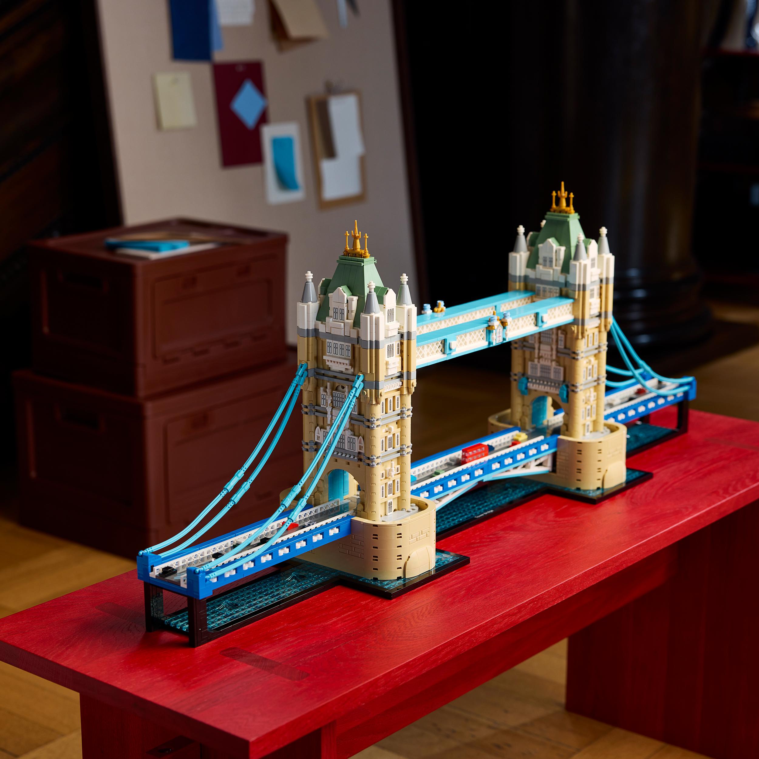 Voir la diapositive 4 : LEGO Architecture 21067 - Tower Bridge