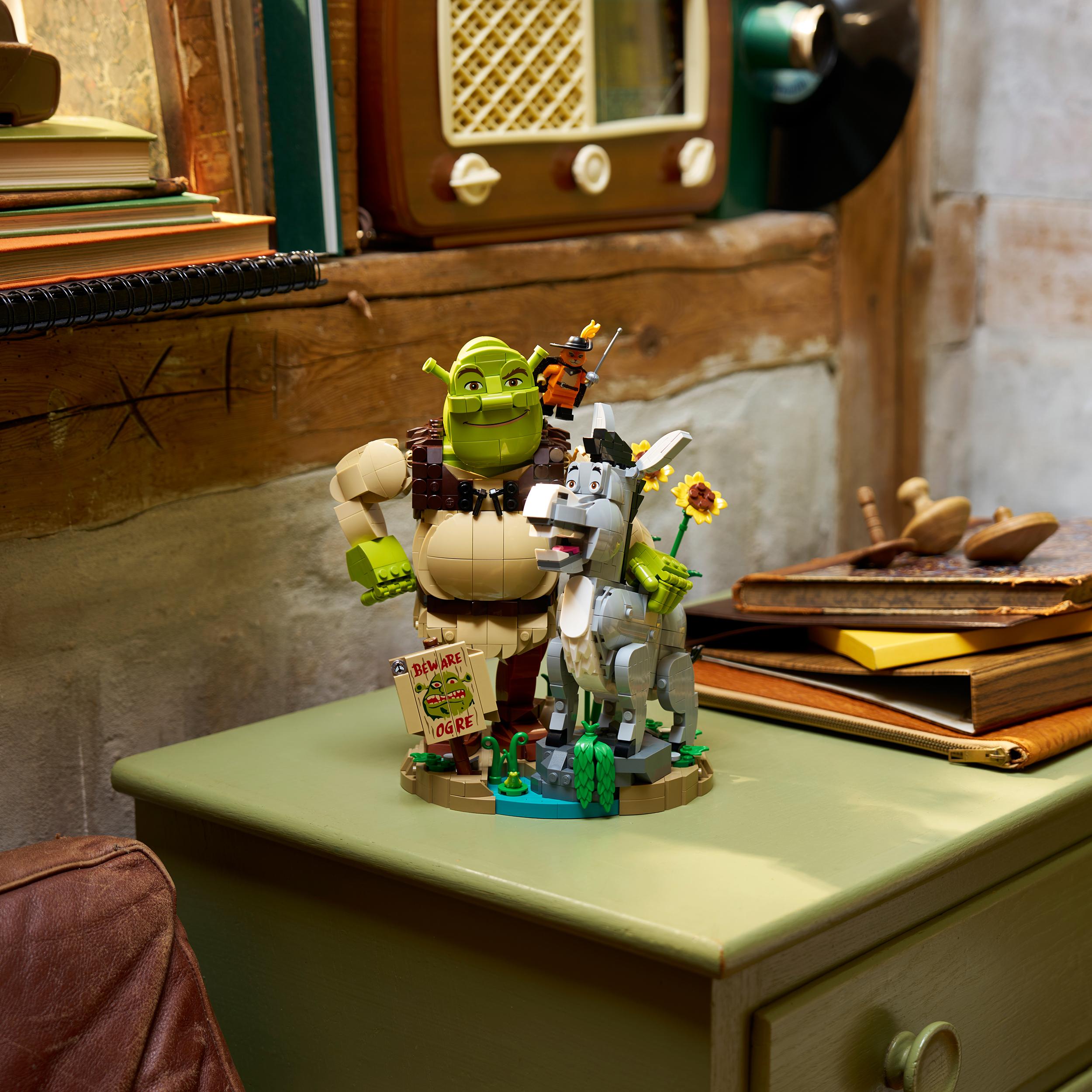 Voir la diapositive 4 : LEGO Icons 72423 - Shrek, l'Ane et le Chat Potté