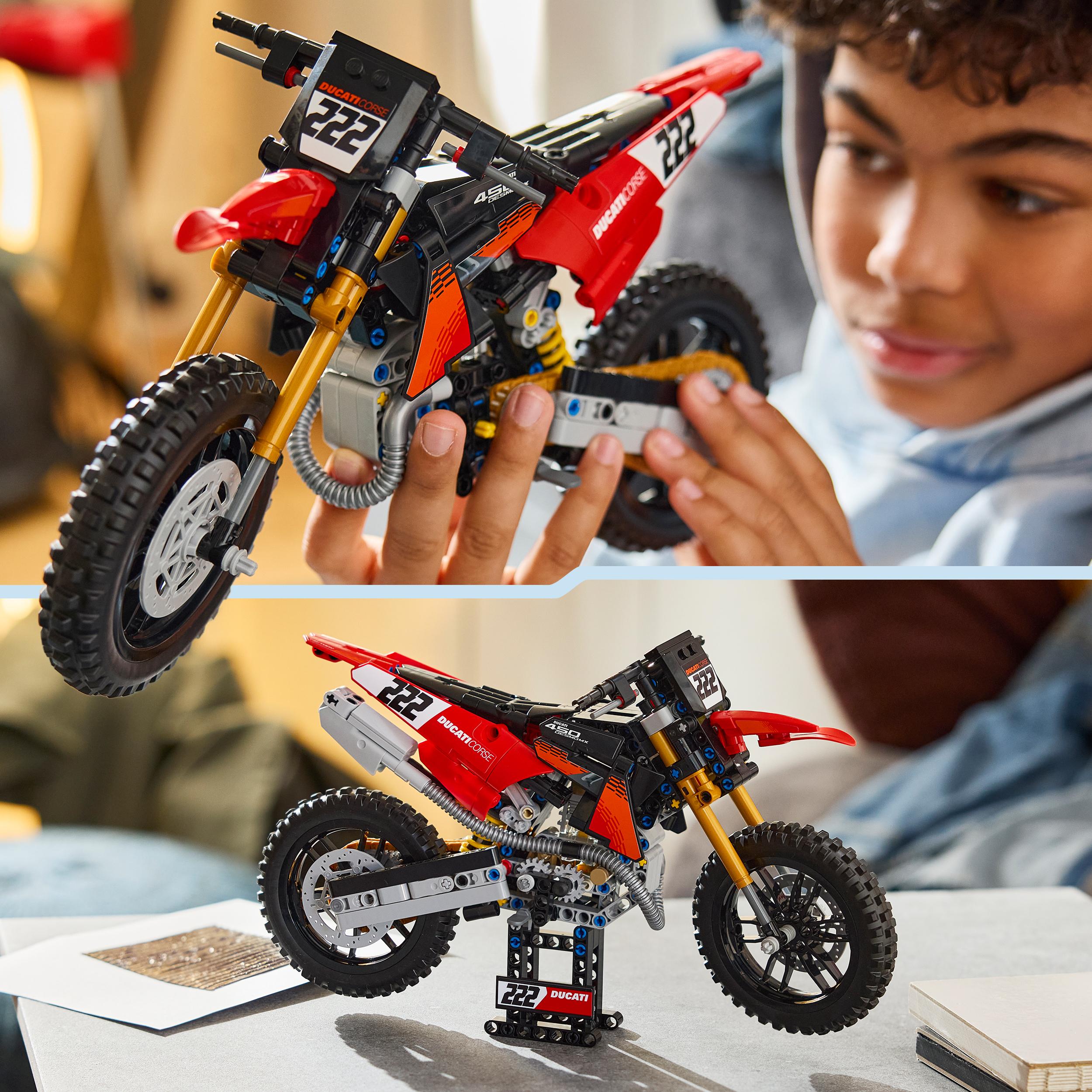 Voir la diapositive 6 : LEGO Technic 42238 - Moto DUCATI Desmo 450 MX Factory