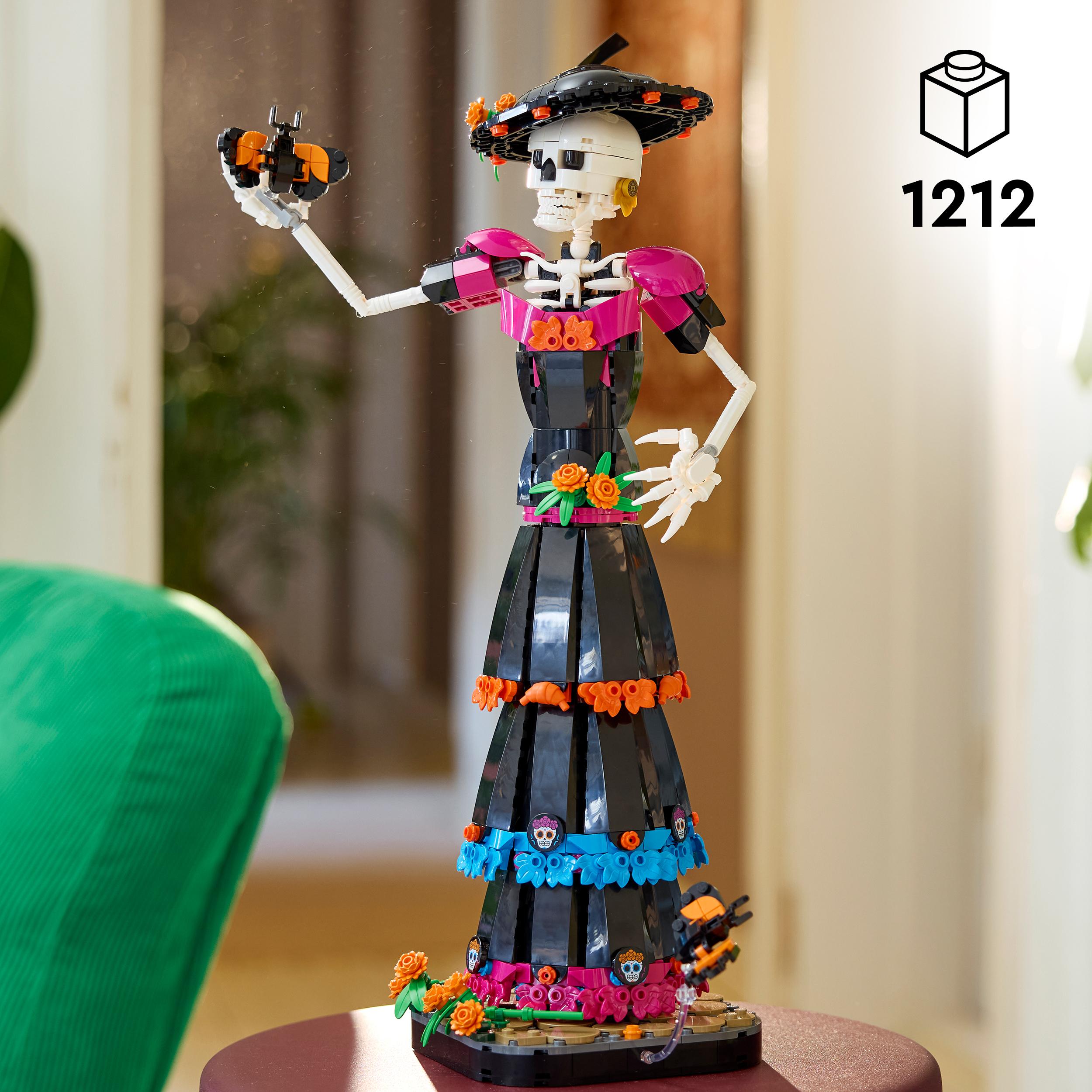 Voir la diapositive 3 : LEGO IDEAS 21372 - La Caterina Halloween