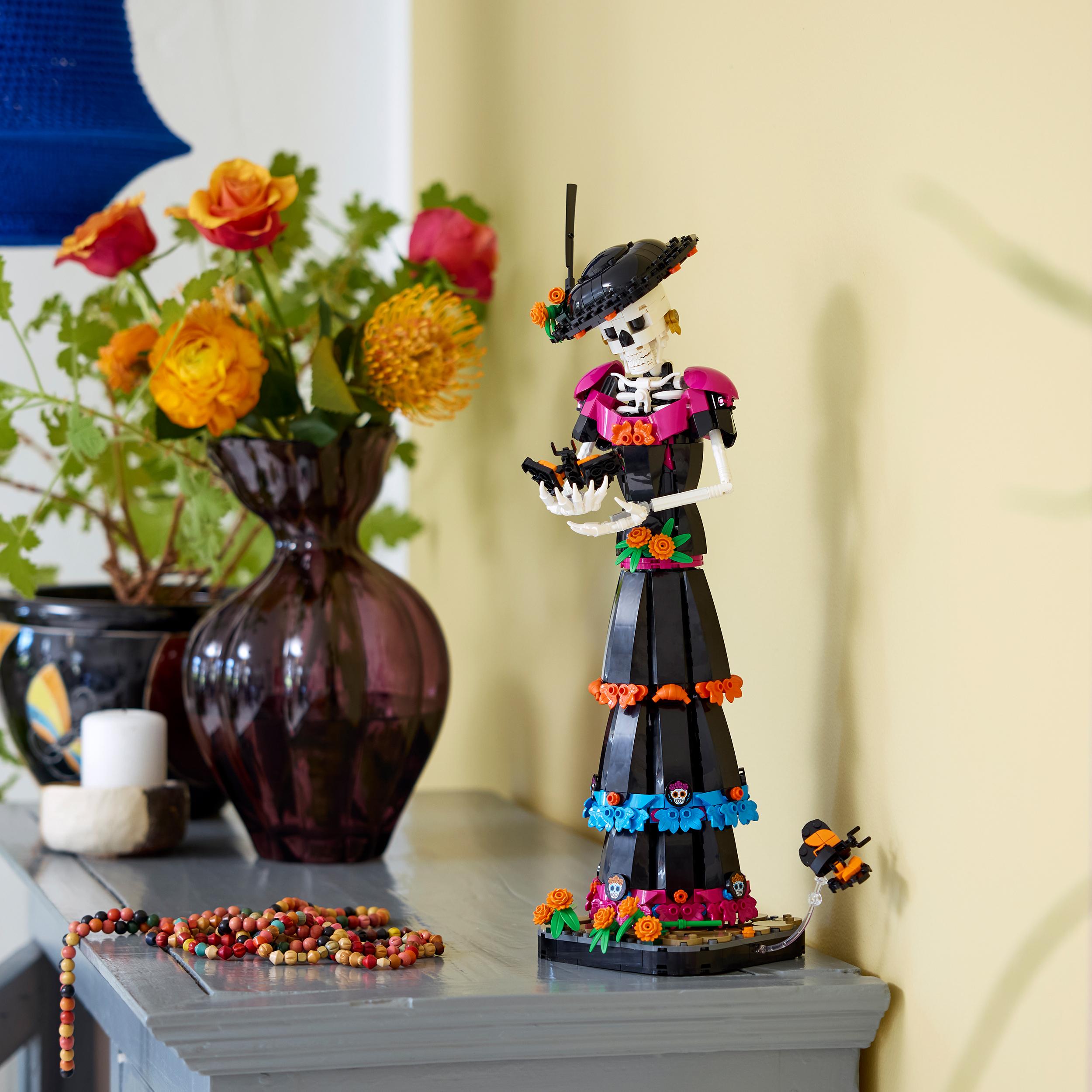 Voir la diapositive 4 : LEGO IDEAS 21372 - La Caterina Halloween