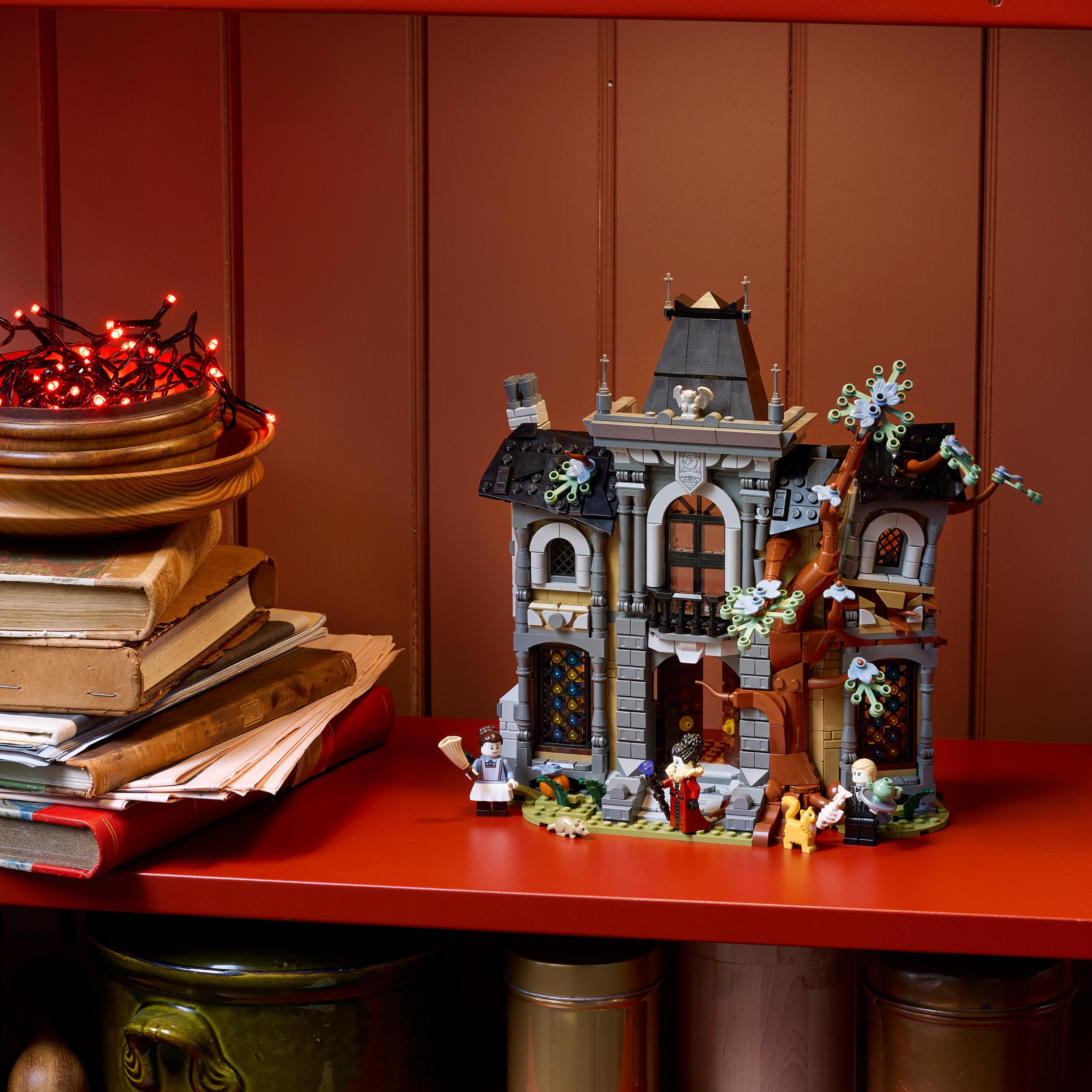 Voir la diapositive 4 : LEGO Icons 11383 - Manoir Hanté