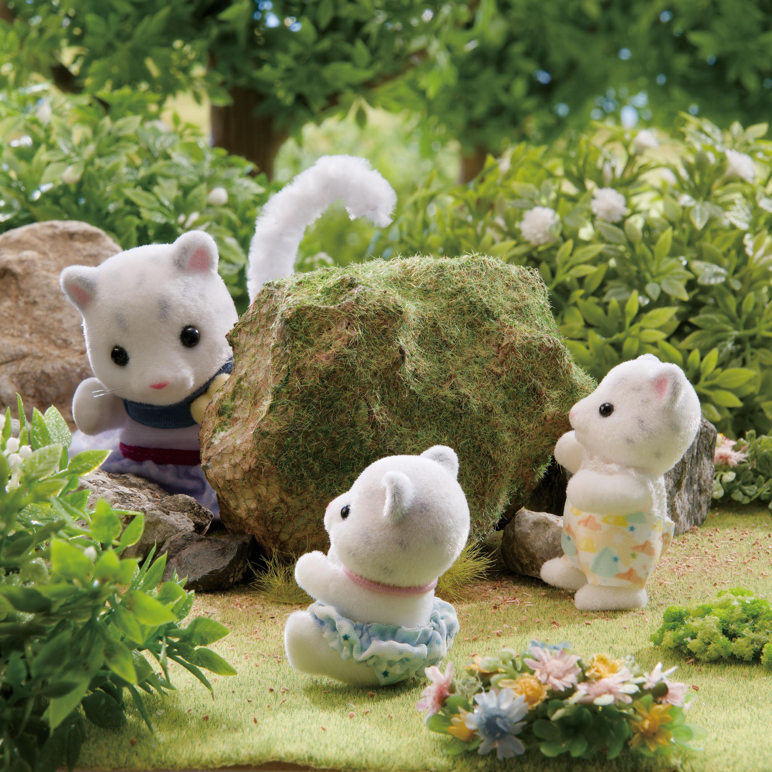 Voir la diapositive 5 : EPOCH D'ENFANCE Famille Panthères des Neiges Sylvanian Family