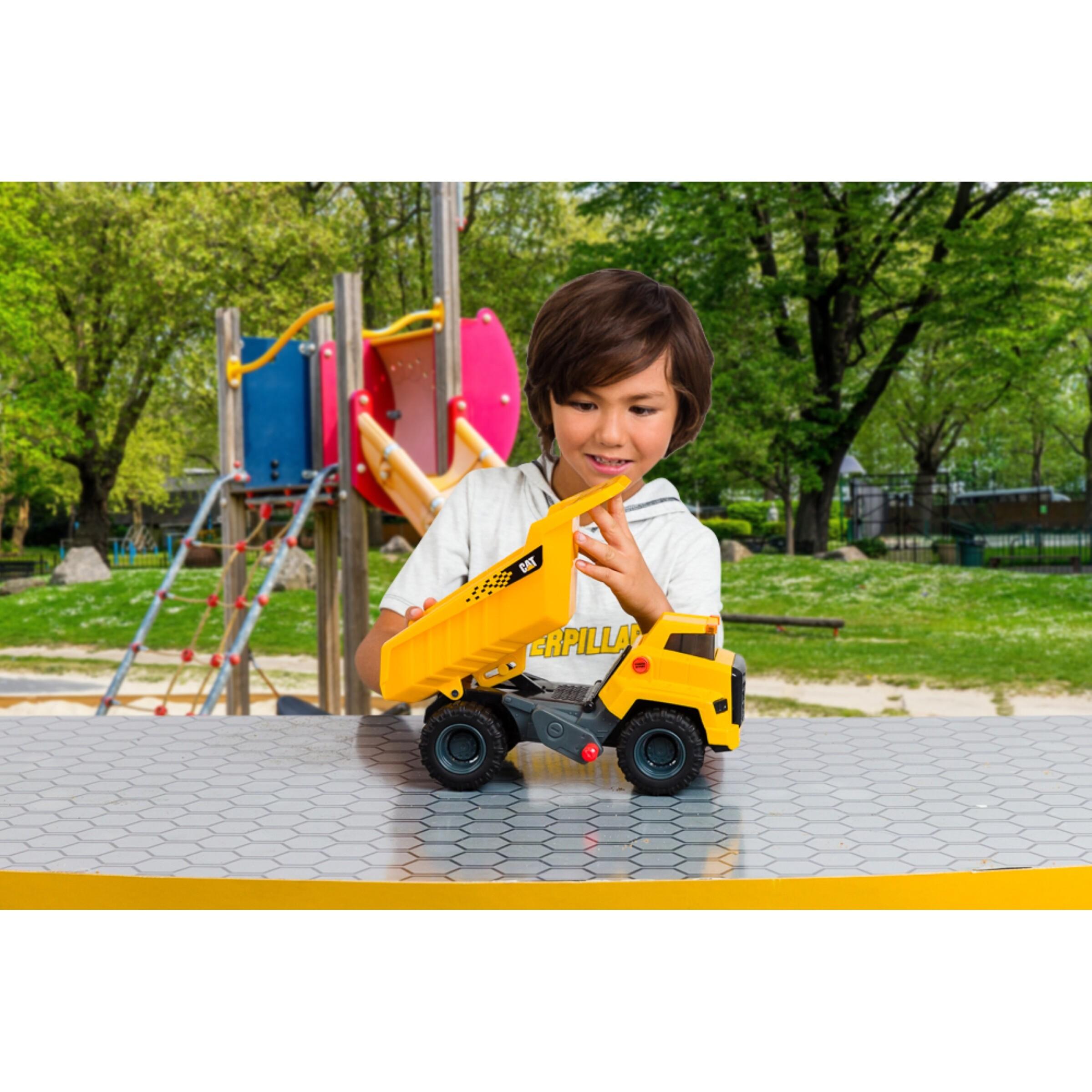 Voir la diapositive 5 : FUNRISE Camion Benne plastique Power Haulers 2.0 30cm - Sons, Lumières et détecteur de mouvement - Caterpilar
