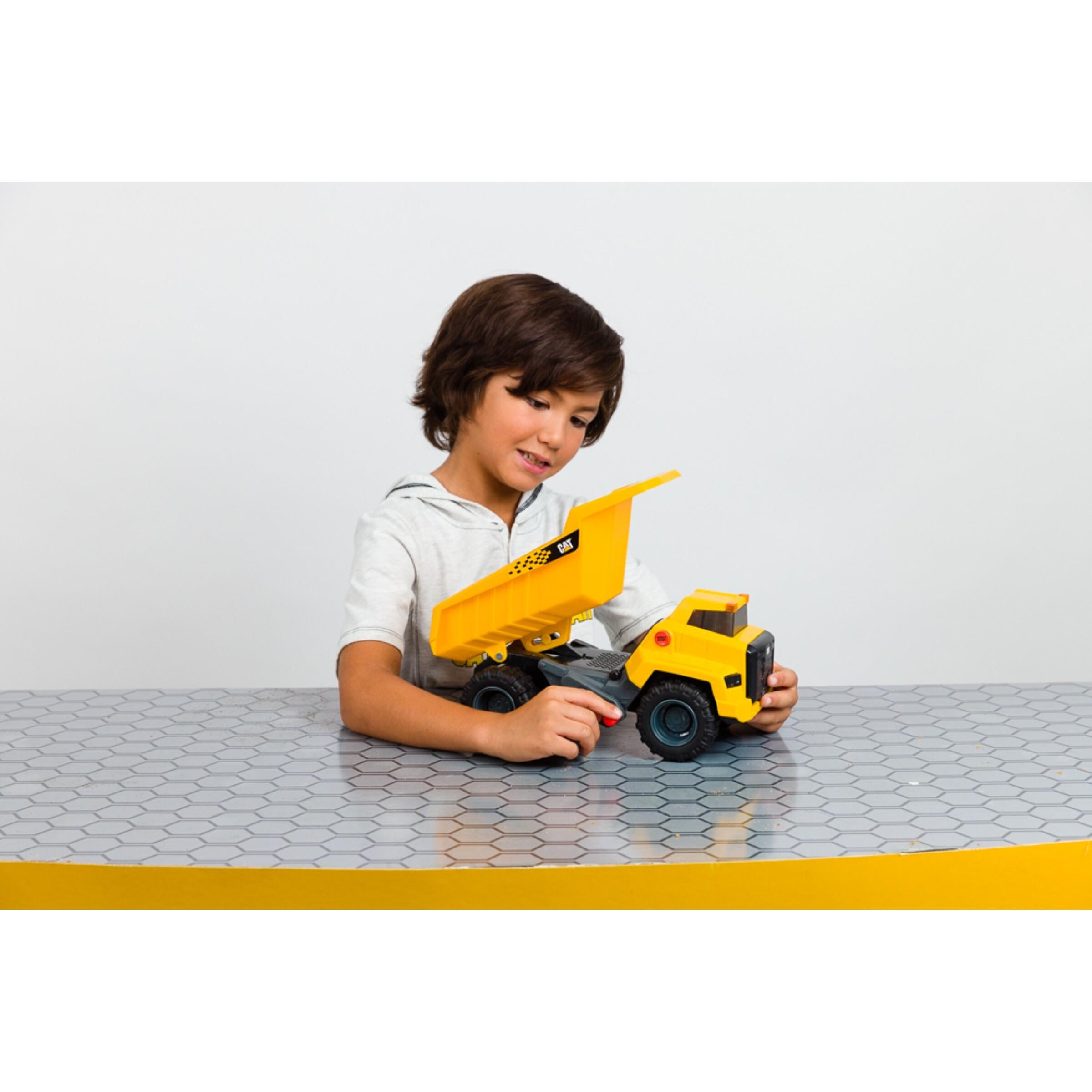 Voir la diapositive 6 : FUNRISE Camion Benne plastique Power Haulers 2.0 30cm - Sons, Lumières et détecteur de mouvement - Caterpilar