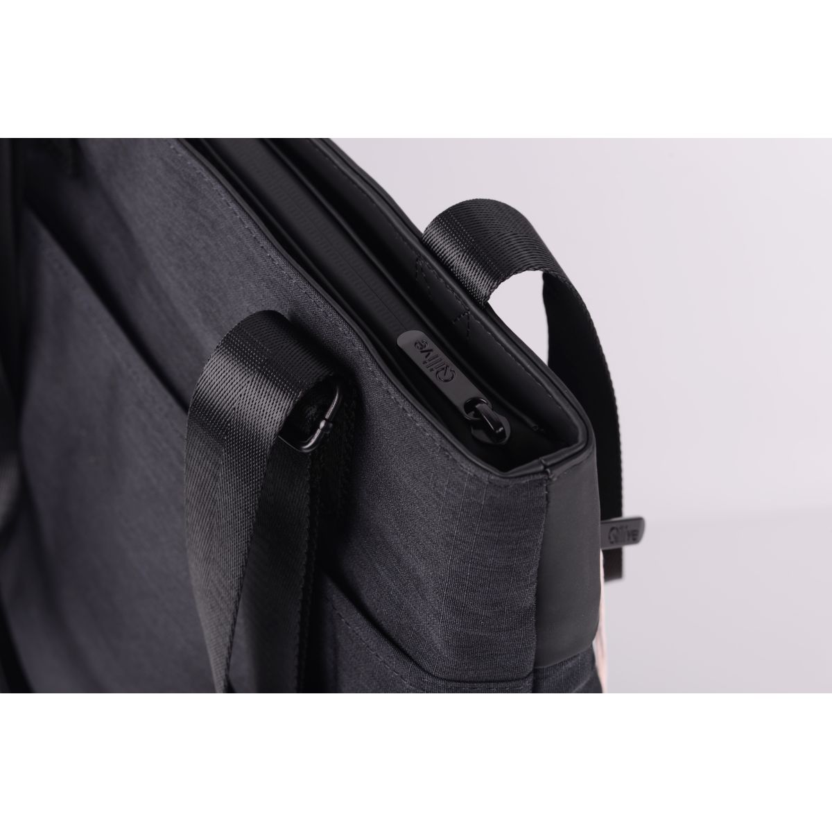 Voir la diapositive 4 : QILIVE Sac à main Ordinateur portable URBAN Q3718 - Noir 