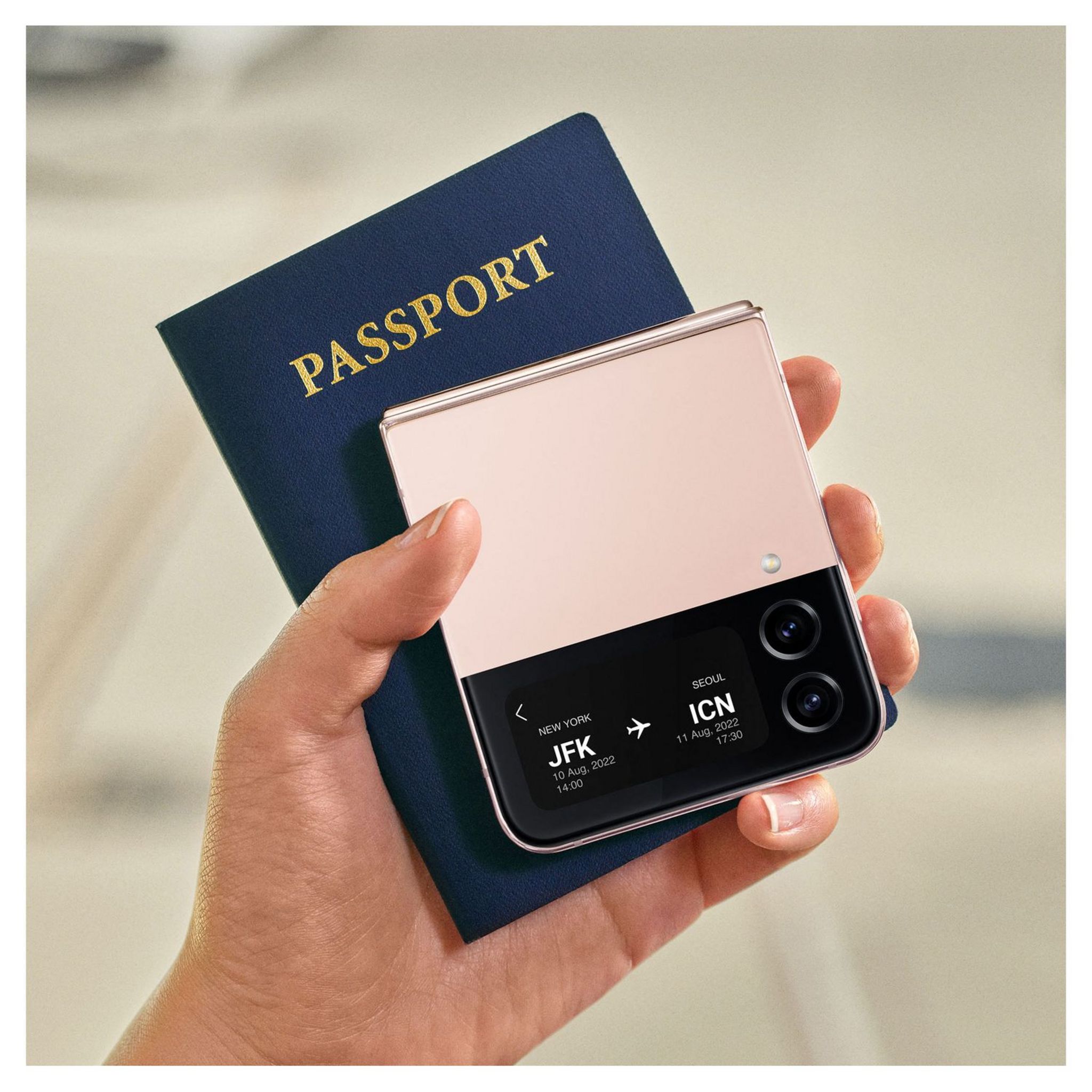 Voir la diapositive 4 : SAMSUNG Galaxy Z Flip 4 - 128GO - Or Rose