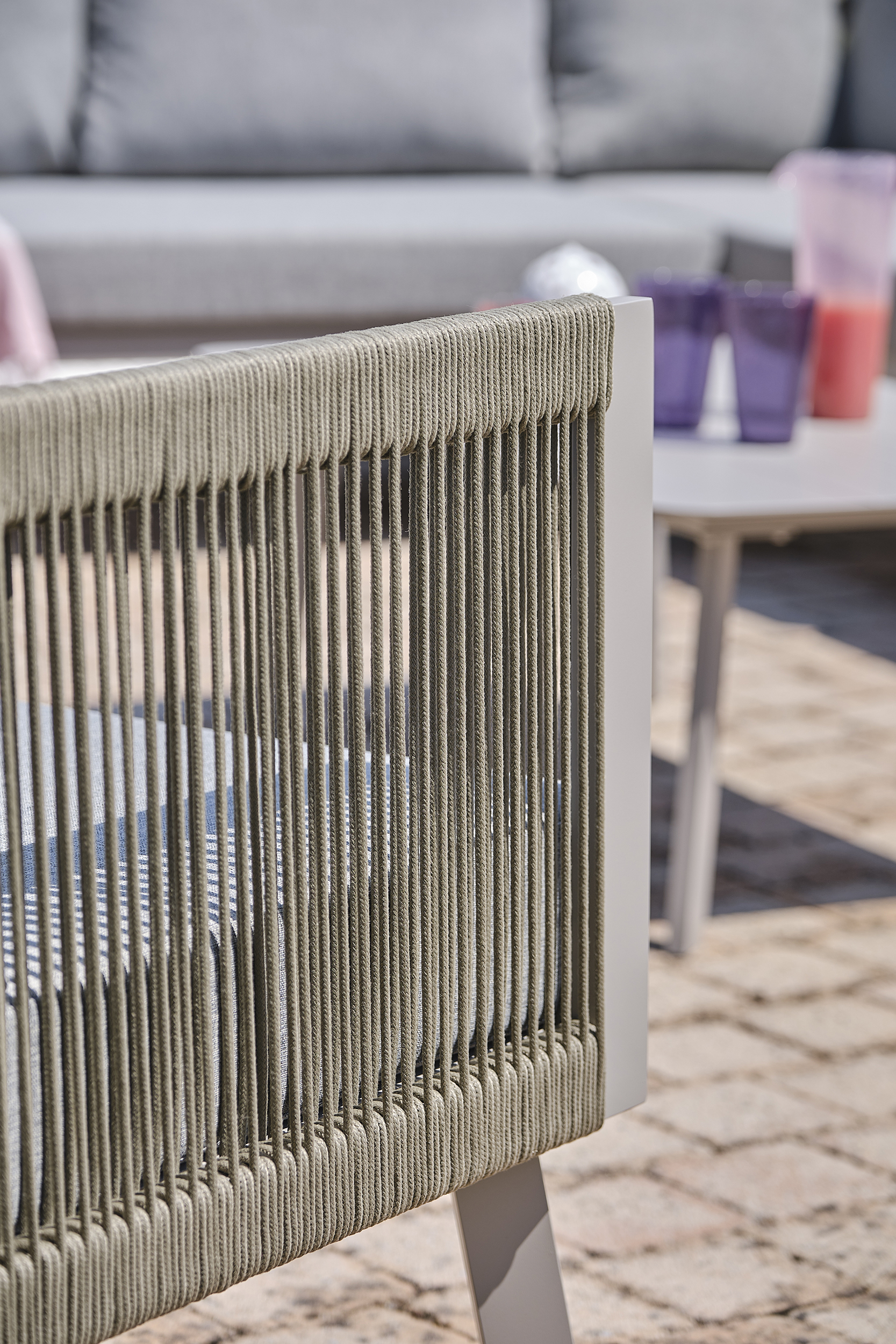 Voir la diapositive 2 : PARIS GARDEN Salon de jardin d'angle 7 places en aluminium et corde gris MANOSQUE