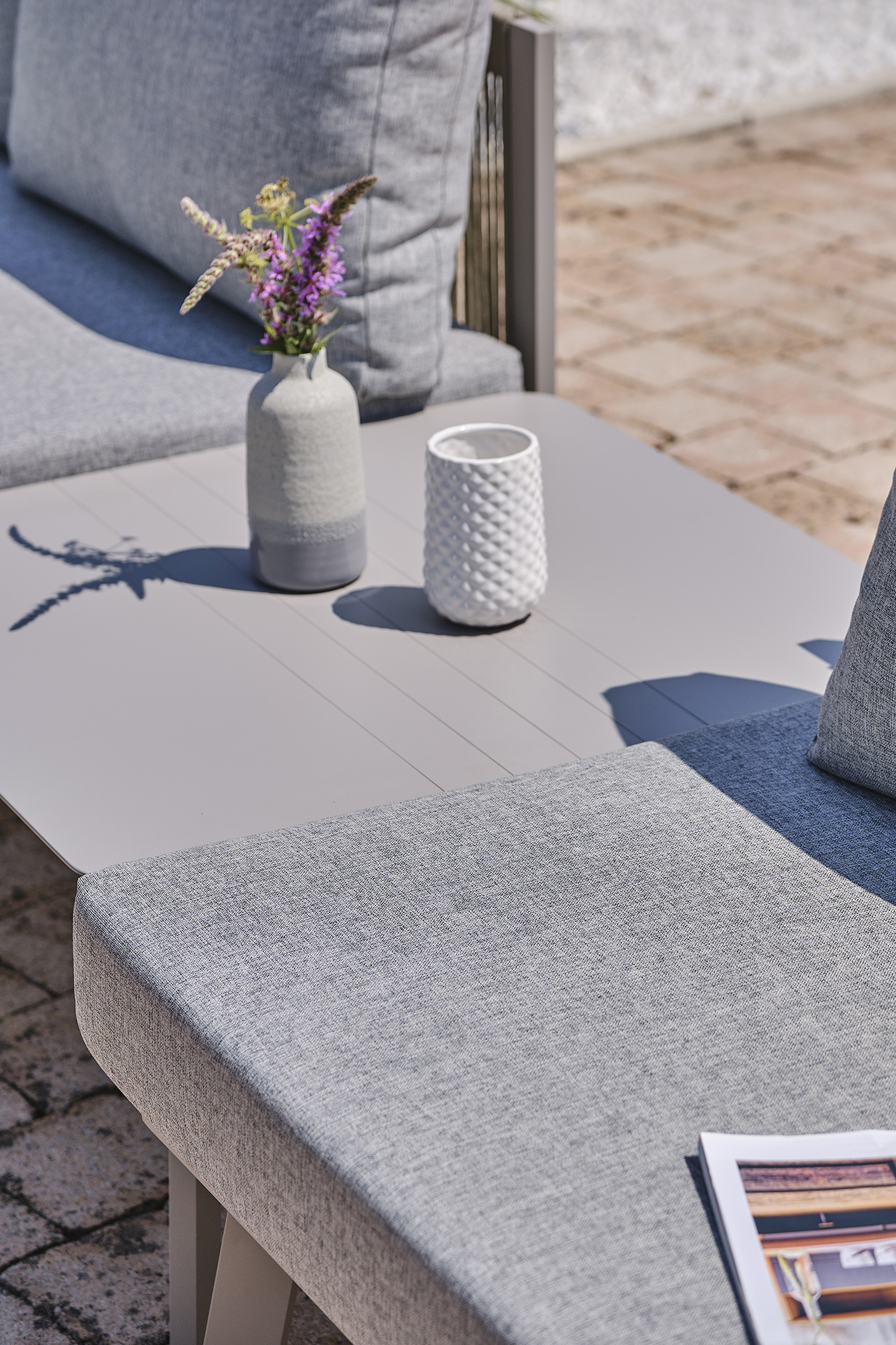 Voir la diapositive 7 : PARIS GARDEN Salon de jardin d'angle 7 places en aluminium et corde gris MANOSQUE