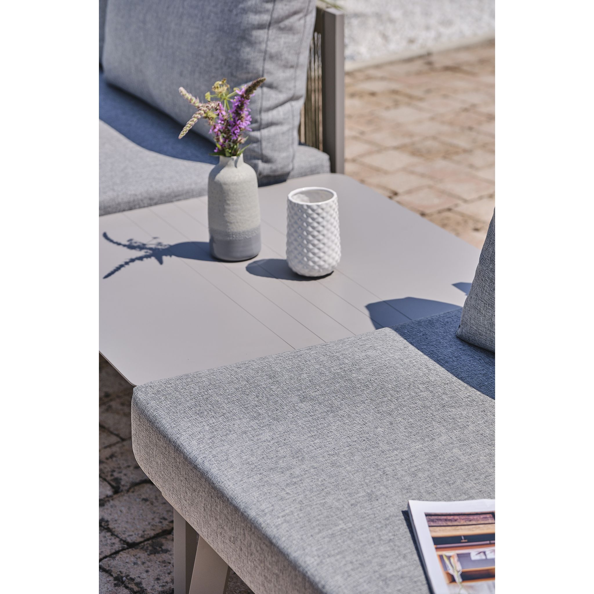 Voir la diapositive 7 : PARIS GARDEN Salon de jardin d'angle 7 places en aluminium et corde gris MANOSQUE