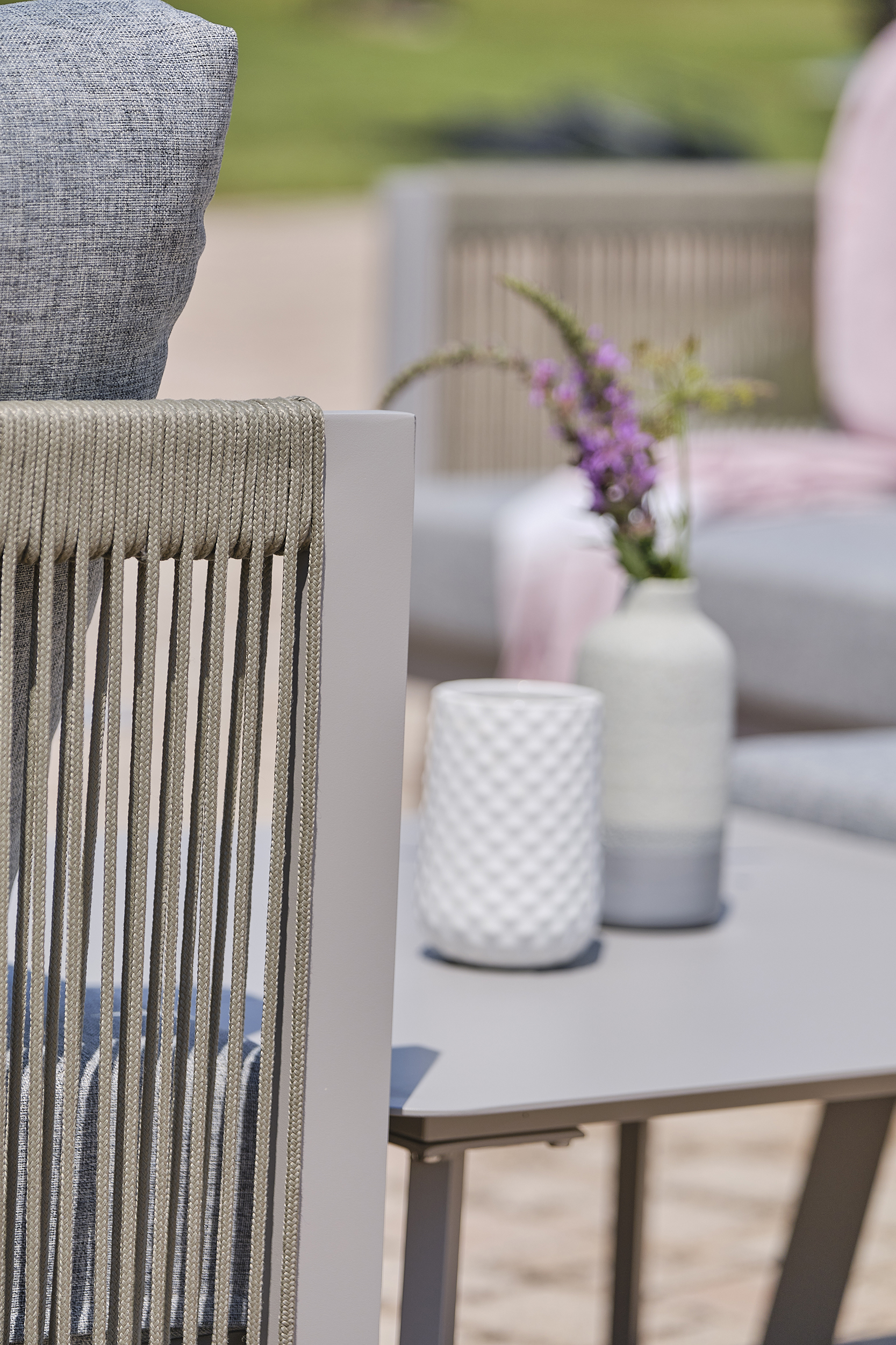 Voir la diapositive 5 : PARIS GARDEN Salon de jardin d'angle 7 places en aluminium et corde gris MANOSQUE