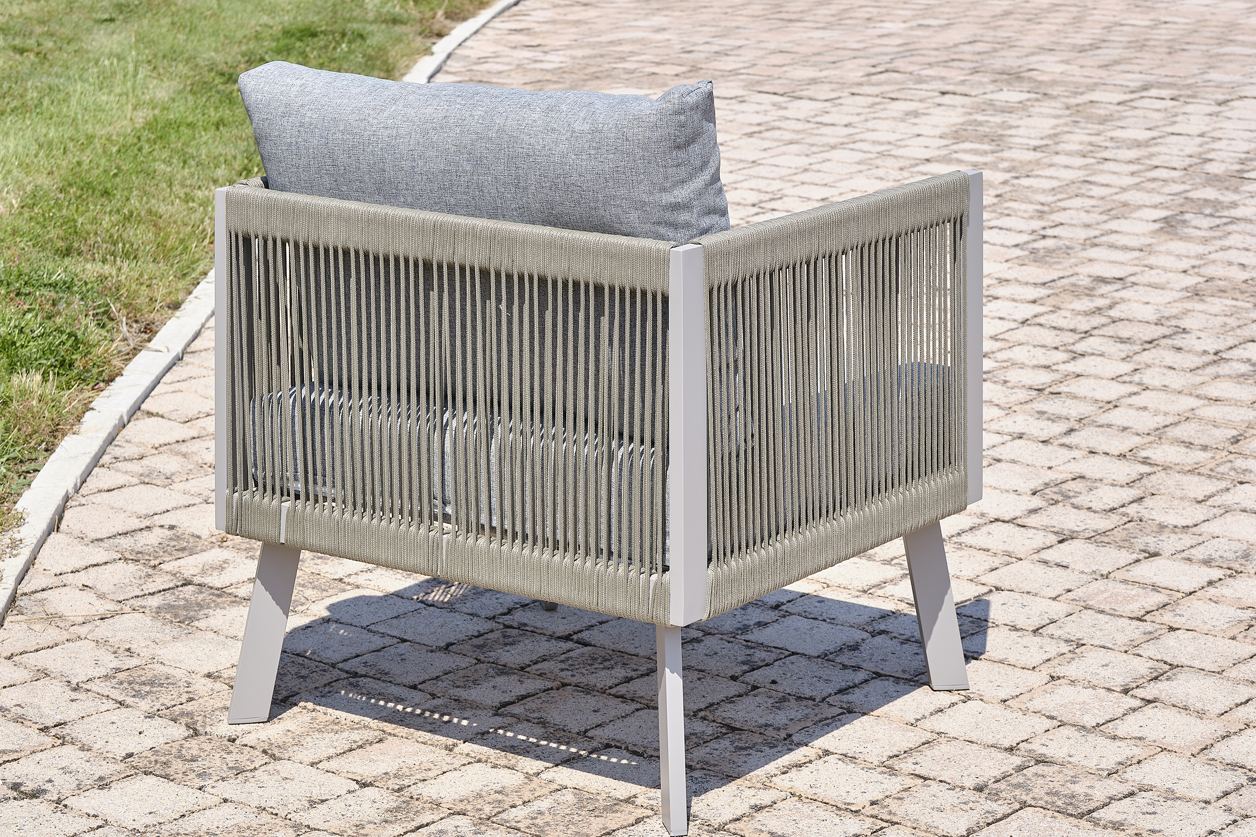 Voir la diapositive 6 : PARIS GARDEN Salon de jardin d'angle 7 places en aluminium et corde gris MANOSQUE