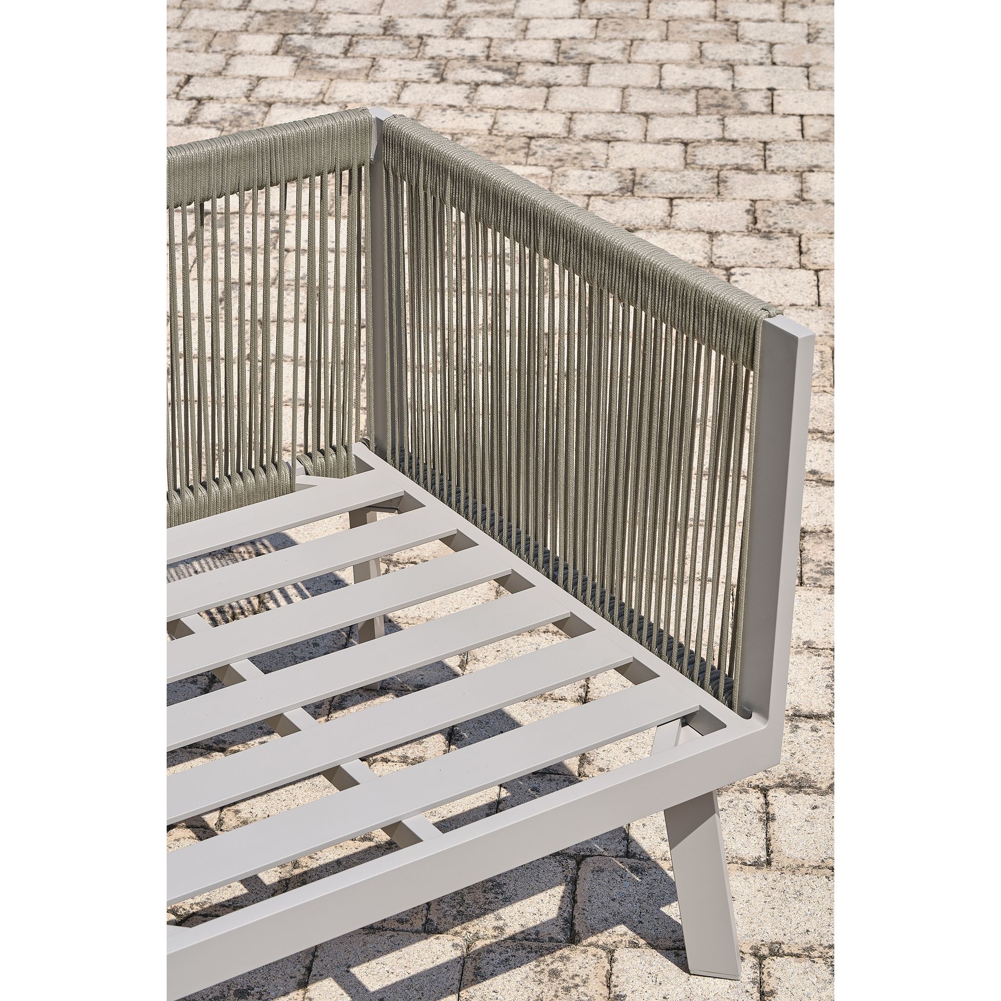 Voir la diapositive 4 : PARIS GARDEN Salon de jardin d'angle 7 places en aluminium et corde gris MANOSQUE