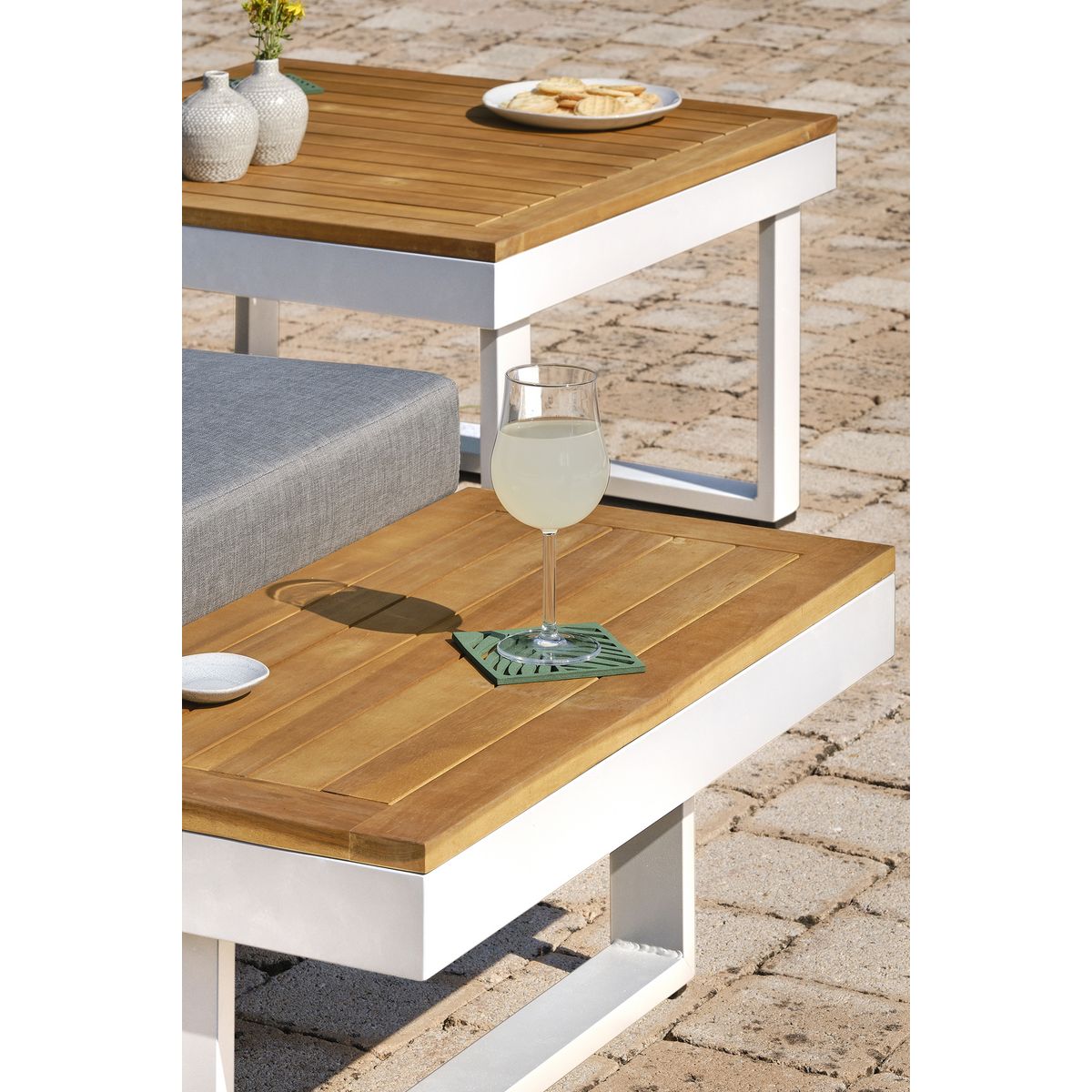 DCB GARDEN Salon de jardin 5 places bois d'acacia et aluminium blanc  MIYAKO