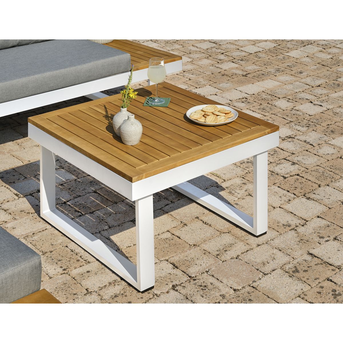 DCB GARDEN Salon de jardin 5 places bois d'acacia et aluminium blanc  MIYAKO