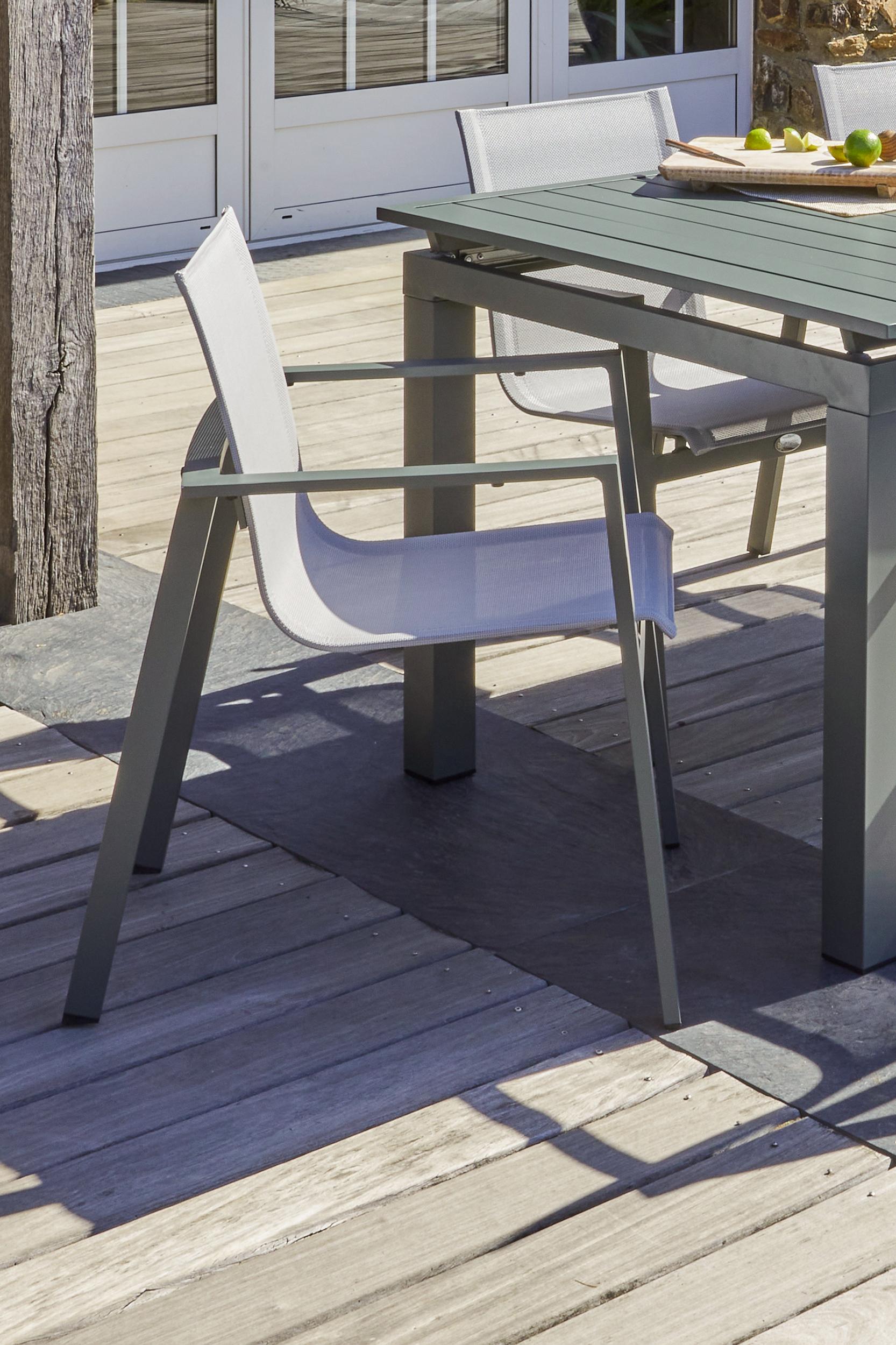 Voir la diapositive 4 : DCB GARDEN Ensemble repas de jardin 8 places en aluminium MIAMI - Gris