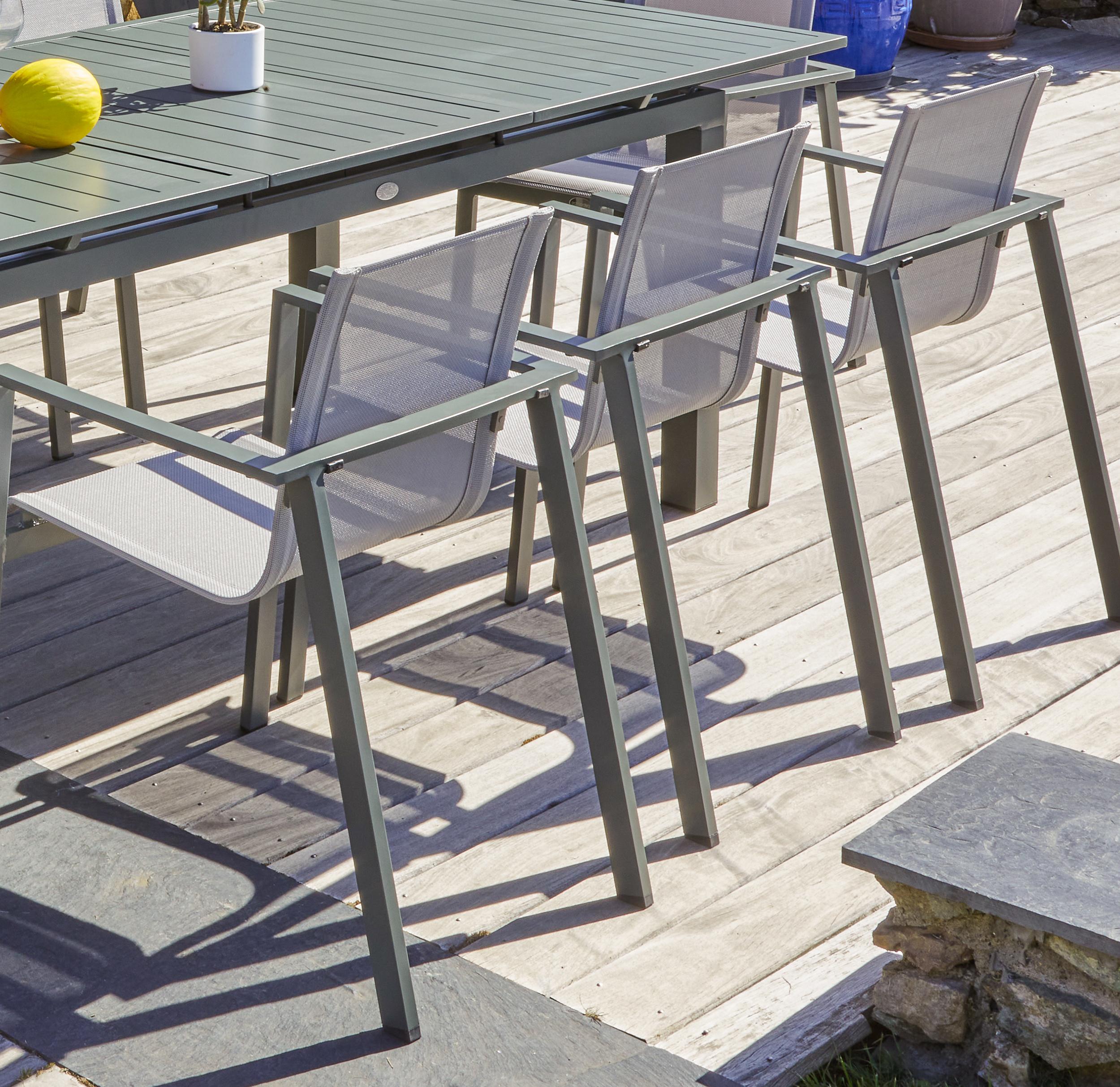 Voir la diapositive 3 : DCB GARDEN Ensemble repas de jardin 8 places en aluminium MIAMI - Gris
