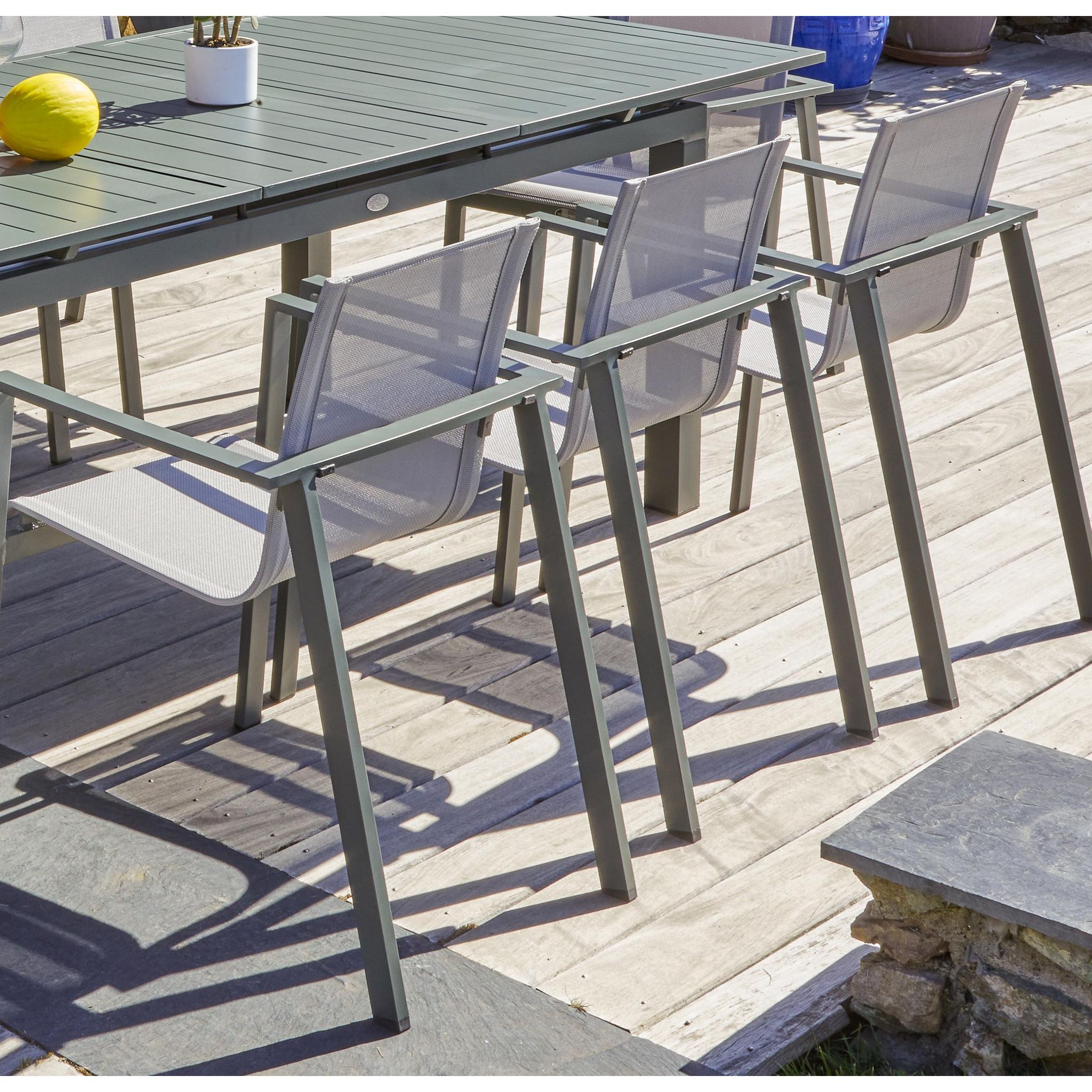 Voir la diapositive 3 : DCB GARDEN Ensemble repas de jardin 8 places en aluminium MIAMI - Gris