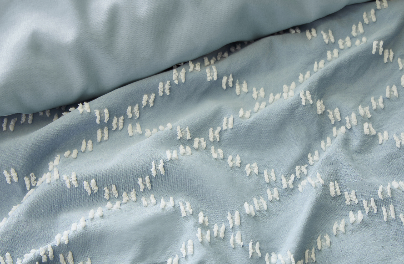 Voir la diapositive 2 : ACTUEL Parure housse de couette en microfibre motif tufté NIKKI