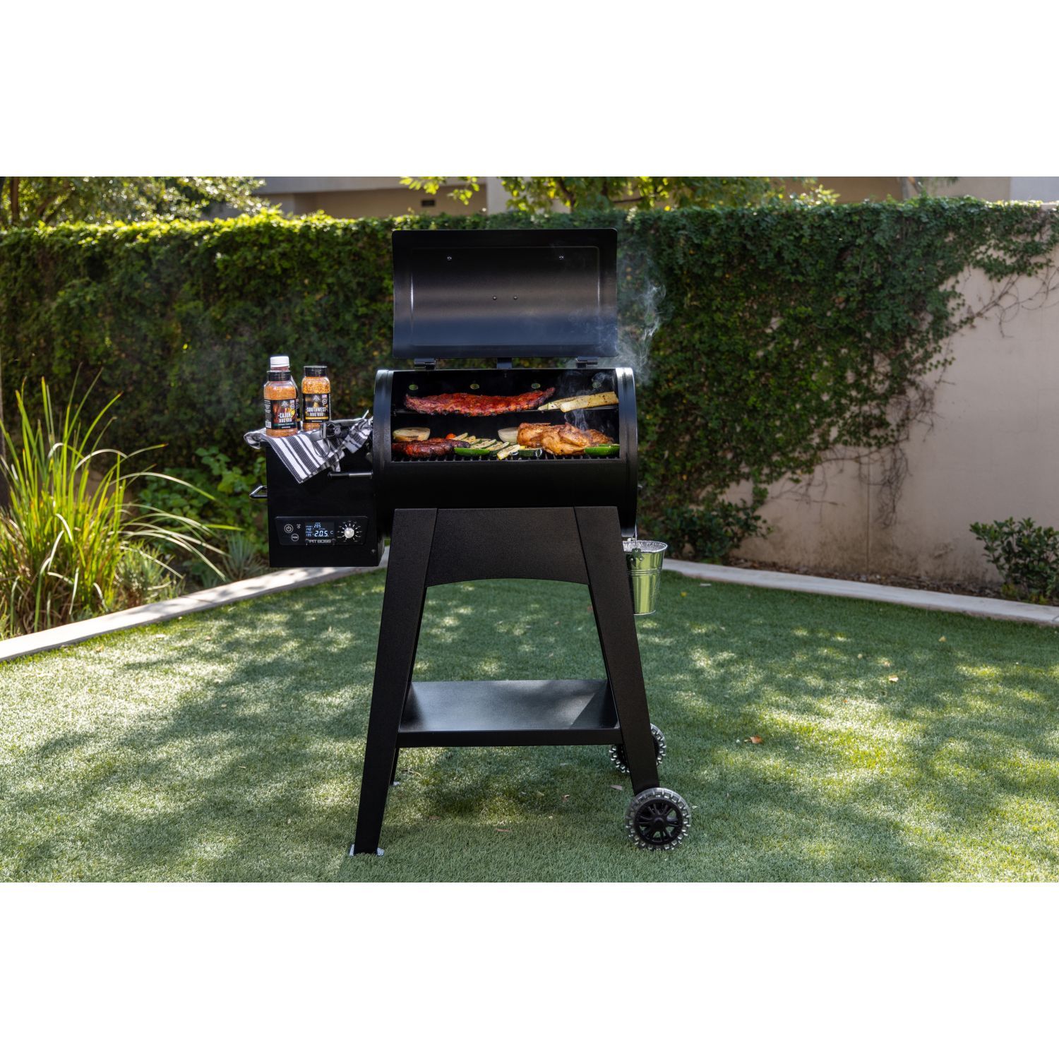 Voir la diapositive 2 : PIT BOSS Barbecue à pellets FB500 PIT BOSS +1 sac pellet + housse - Noir
