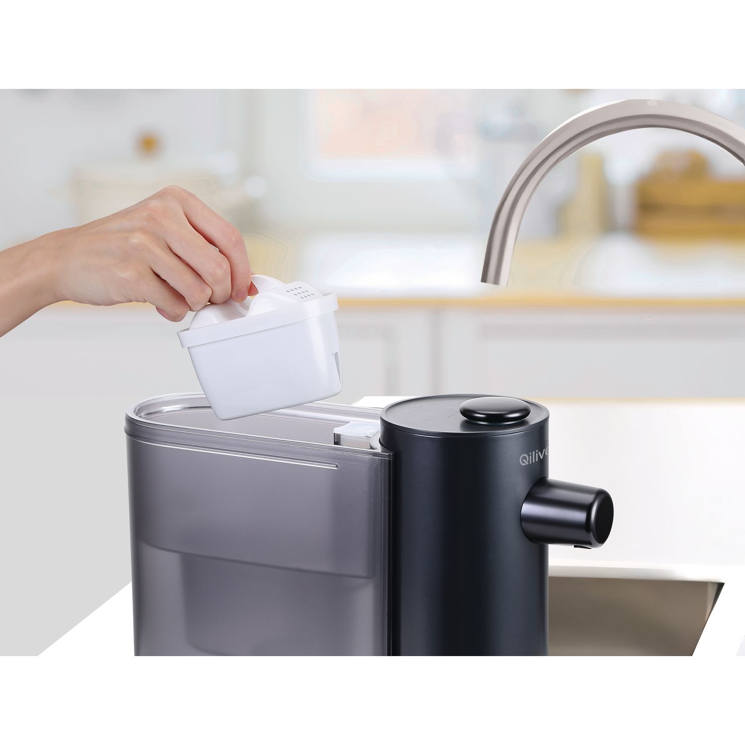 Voir la diapositive 2 : QILIVE Fontaine à eau Q.5107 - Noir